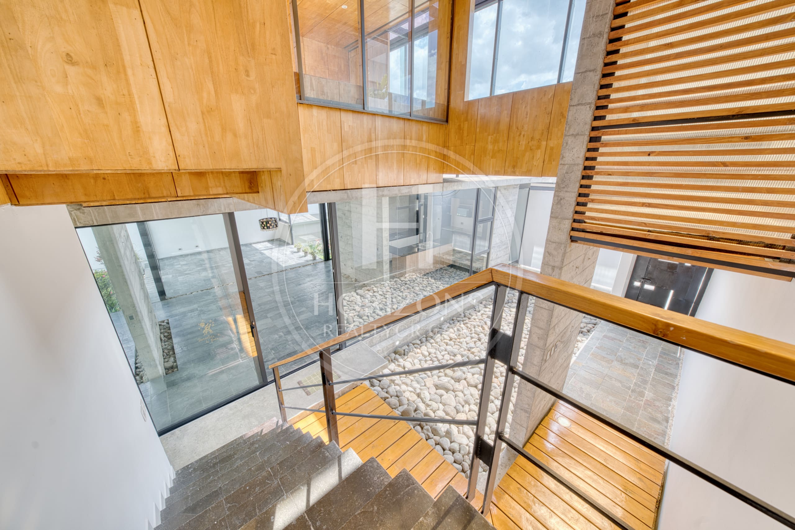 Casa de Lujo en Venta en Bosques de Altamonte Curridabat 3 Niveles con Apartamento Independiente NJA1384SB