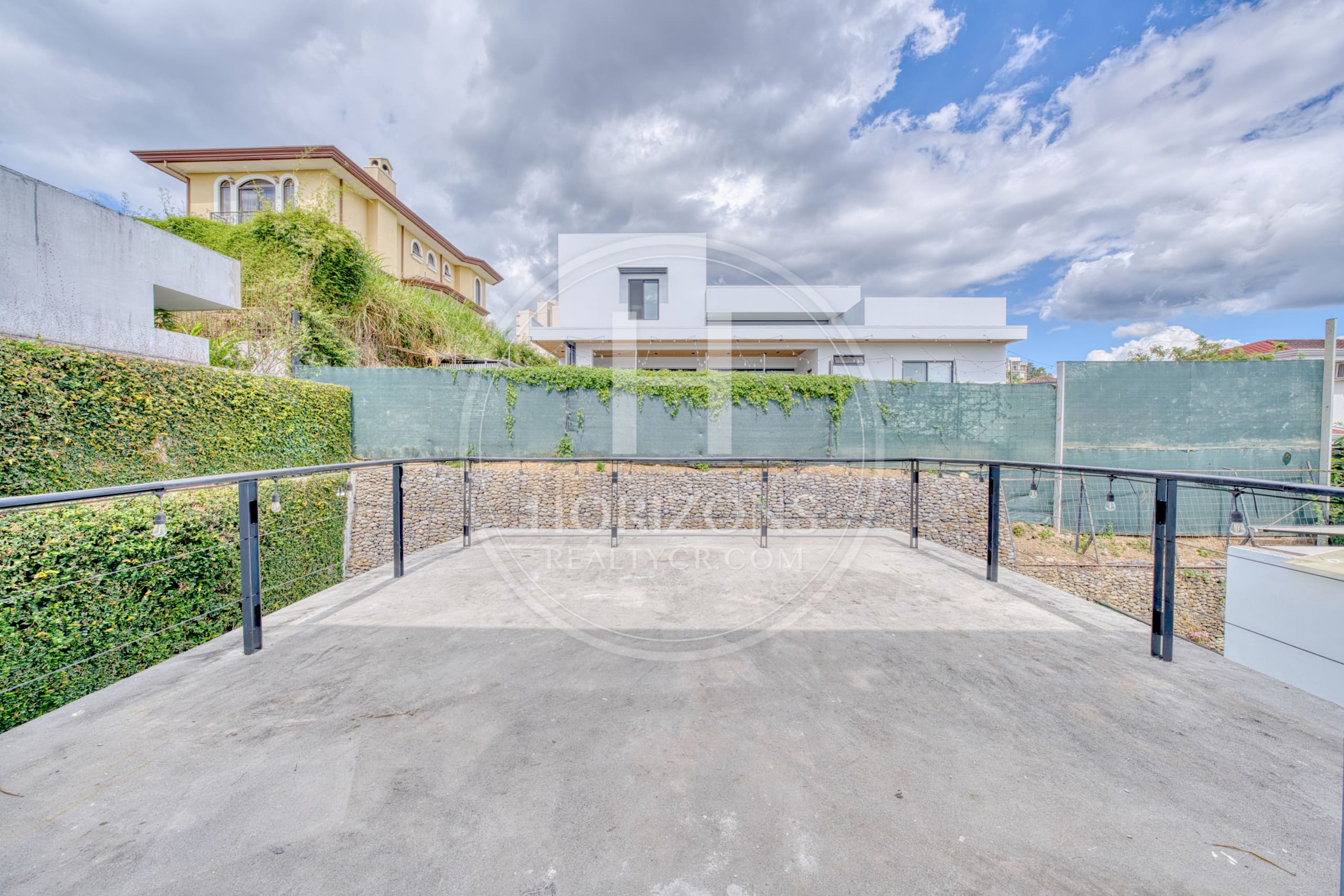 Casa de Lujo en Venta en Bosques de Altamonte Curridabat 3 Niveles con Apartamento Independiente NJA1384SB
