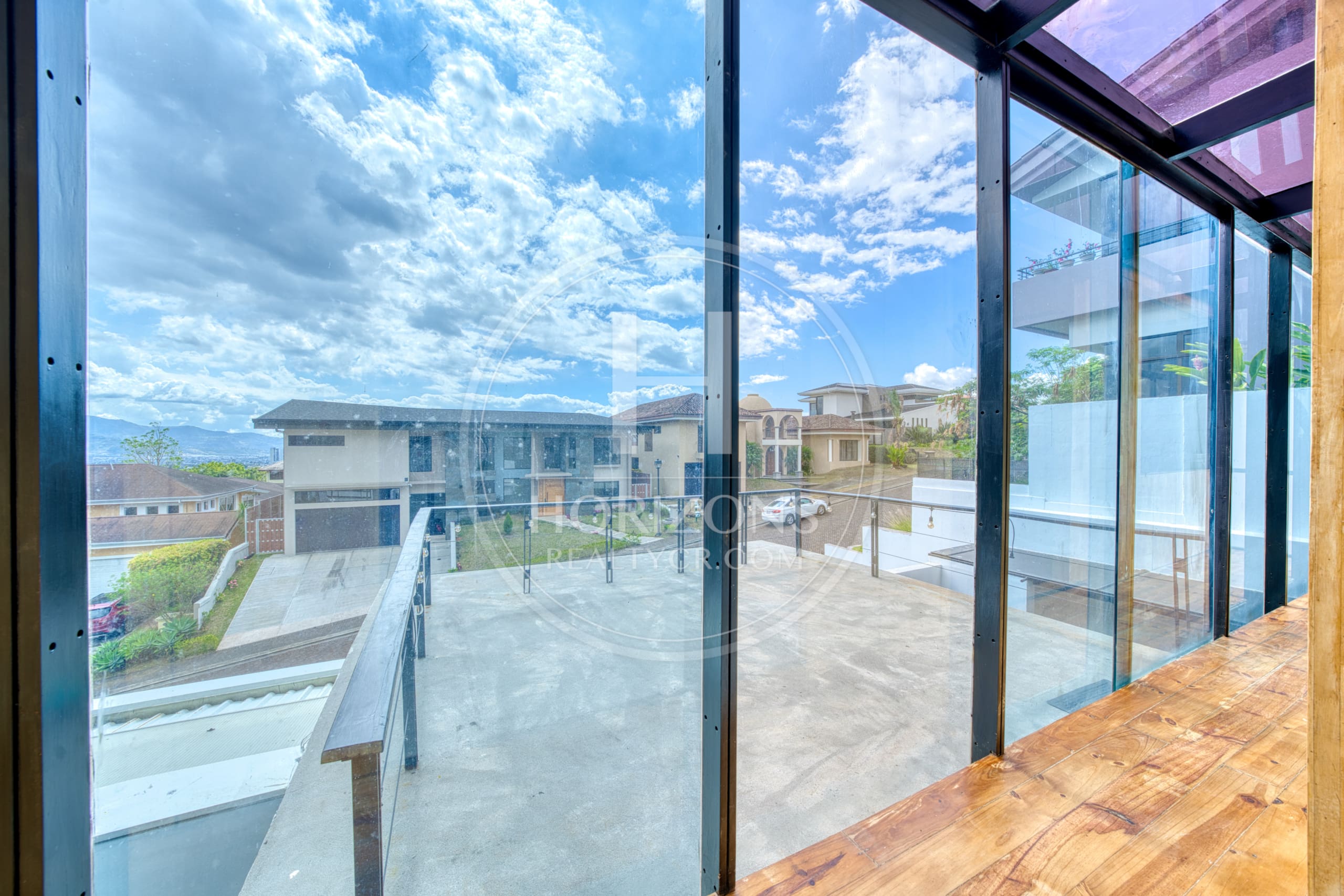 Casa de Lujo en Venta en Bosques de Altamonte Curridabat 3 Niveles con Apartamento Independiente NJA1384SB