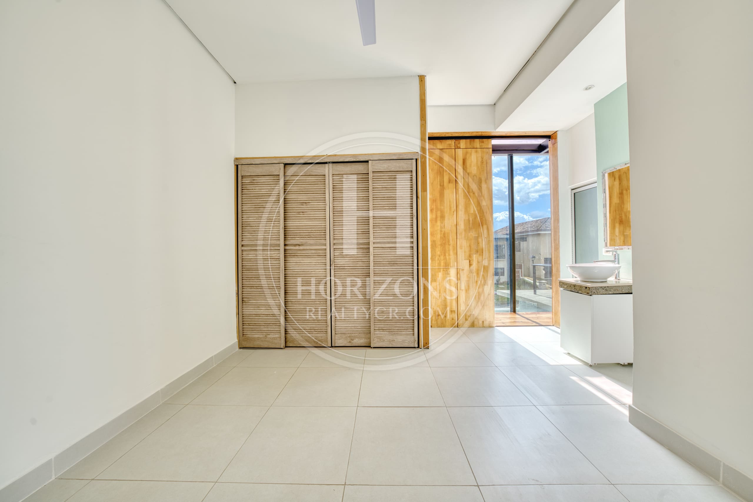 Casa de Lujo en Venta en Bosques de Altamonte Curridabat 3 Niveles con Apartamento Independiente NJA1384SB