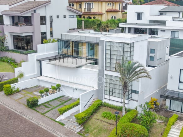 Casa De Lujo En Alquiler En Condominio Bosques De Altamonte, Curridabat – 3 Niveles, 3 Habitaciones Nja1384Sba1