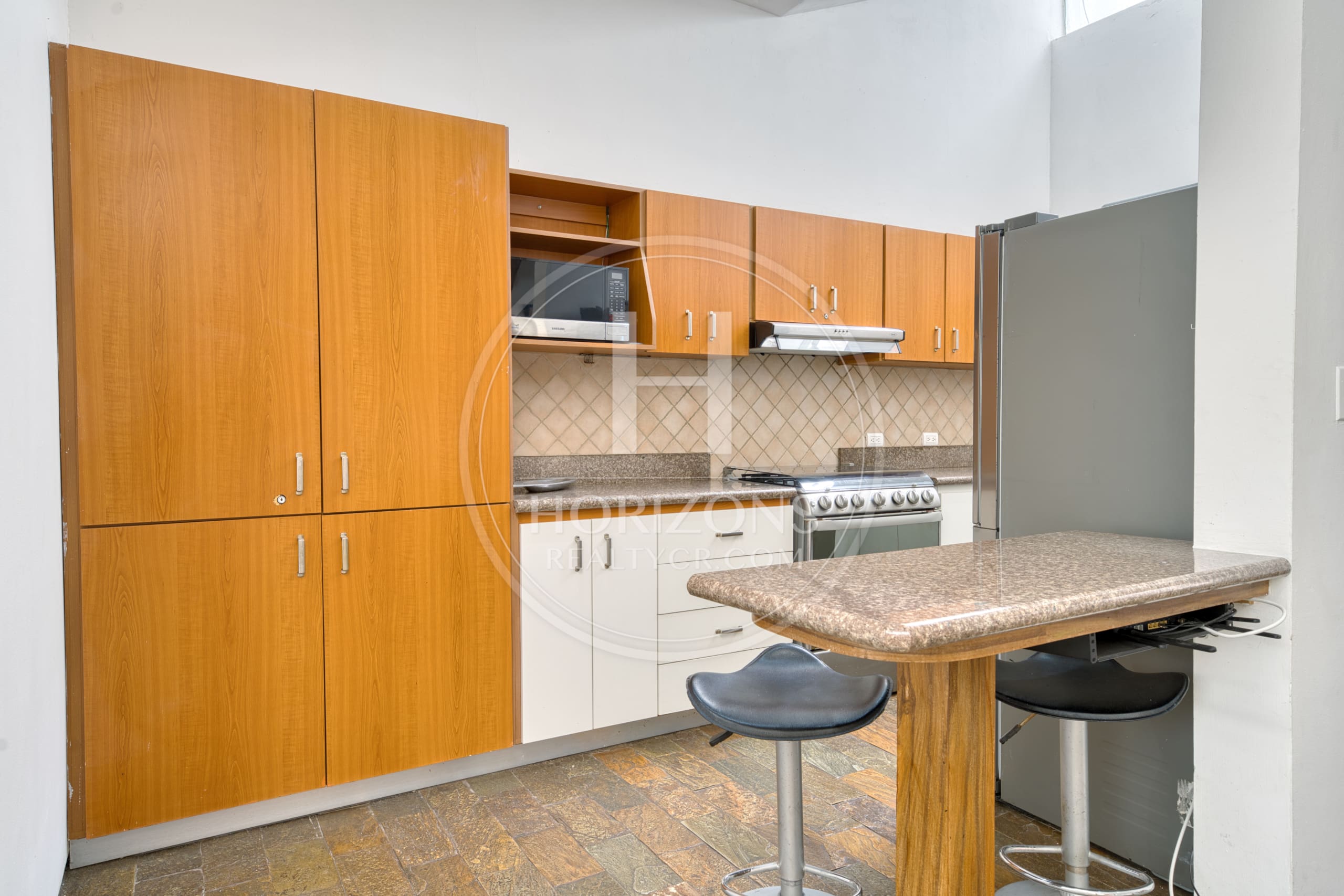 Casa de Lujo en Venta en Bosques de Altamonte Curridabat 3 Niveles con Apartamento Independiente NJA1384SB