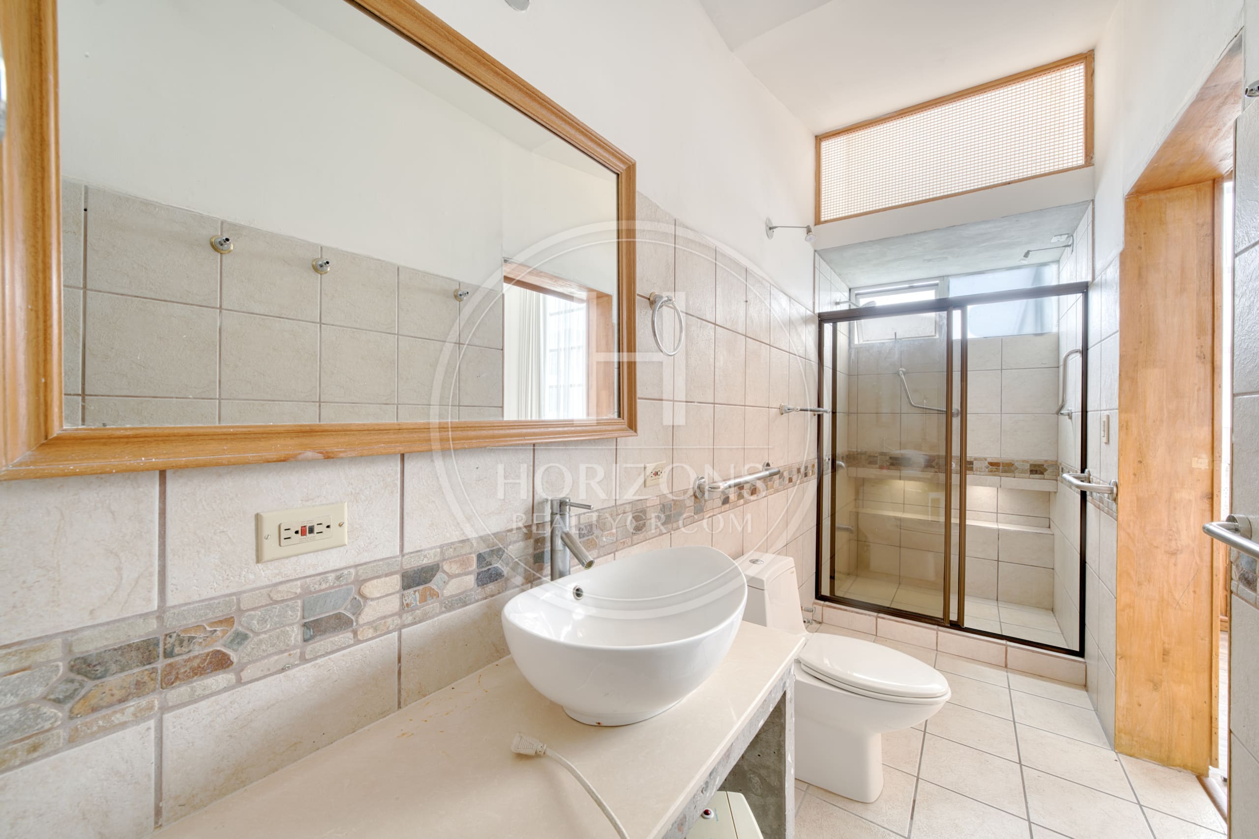 Casa de Lujo en Venta en Bosques de Altamonte Curridabat 3 Niveles con Apartamento Independiente NJA1384SB
