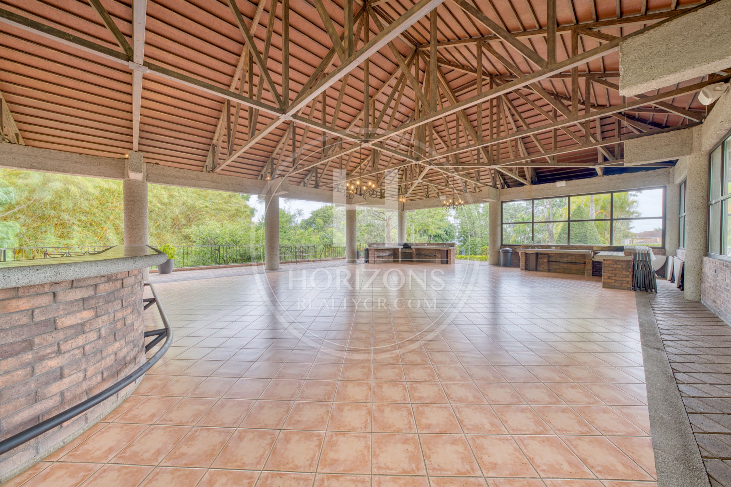 Casa de Lujo en Venta en Bosques de Altamonte Curridabat 3 Niveles con Apartamento Independiente NJA1384SB