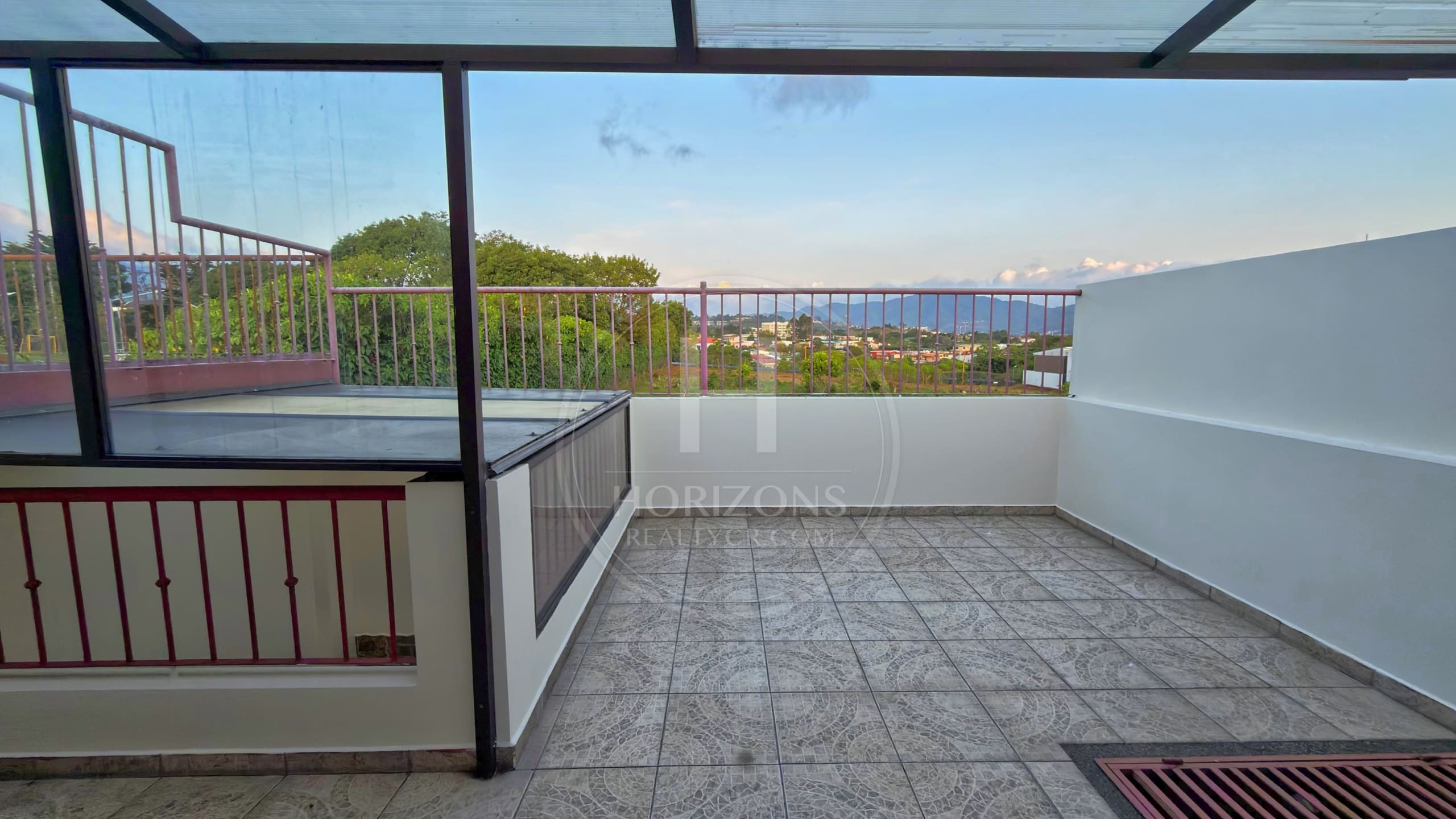 Se Alquila Casa en Condominio San Pedro Montes de Oca 3 Habitaciones y Patio NJA1279JB