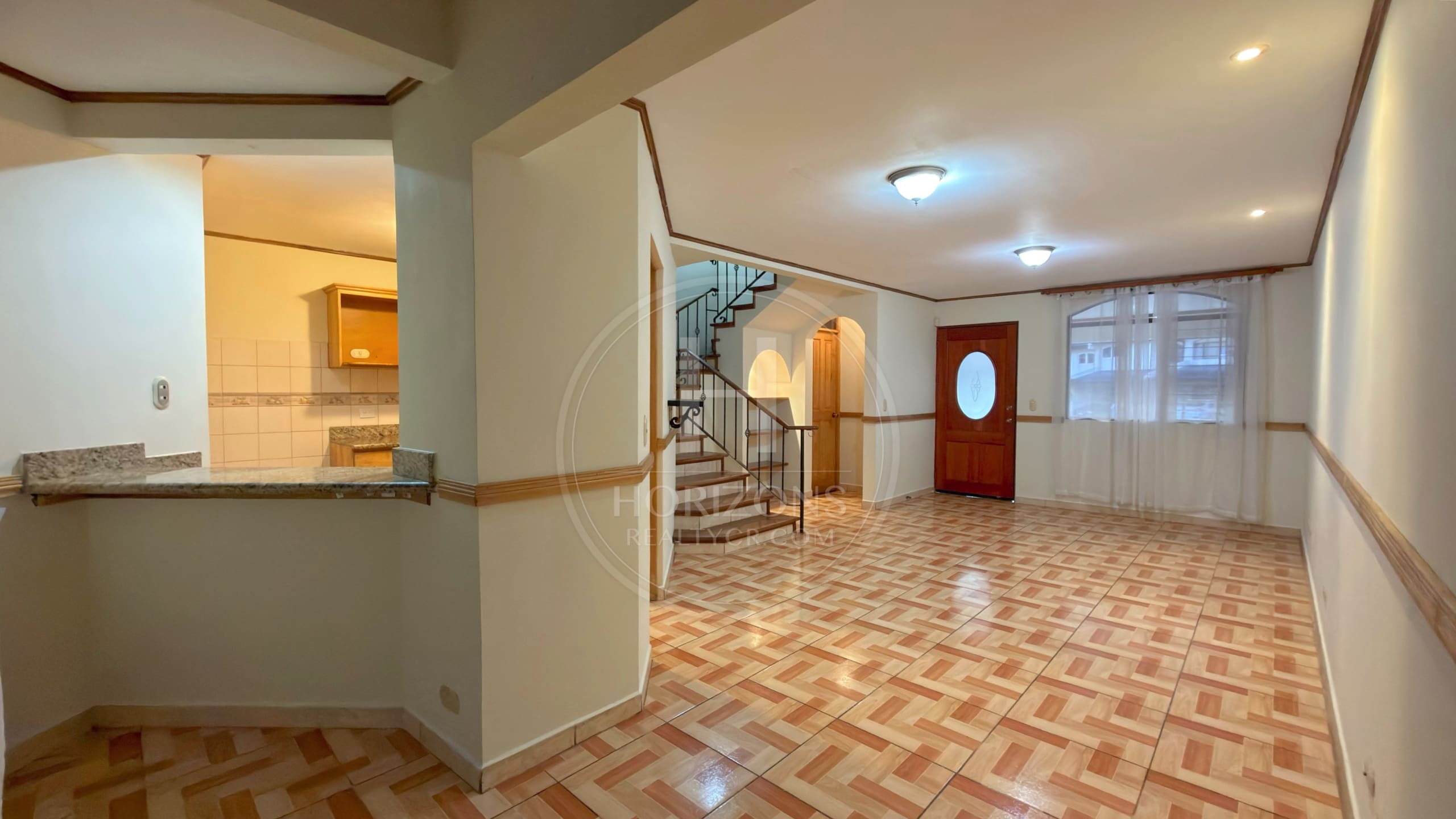 Se Alquila Casa en Condominio San Pedro Montes de Oca 3 Habitaciones y Patio NJA1279JB