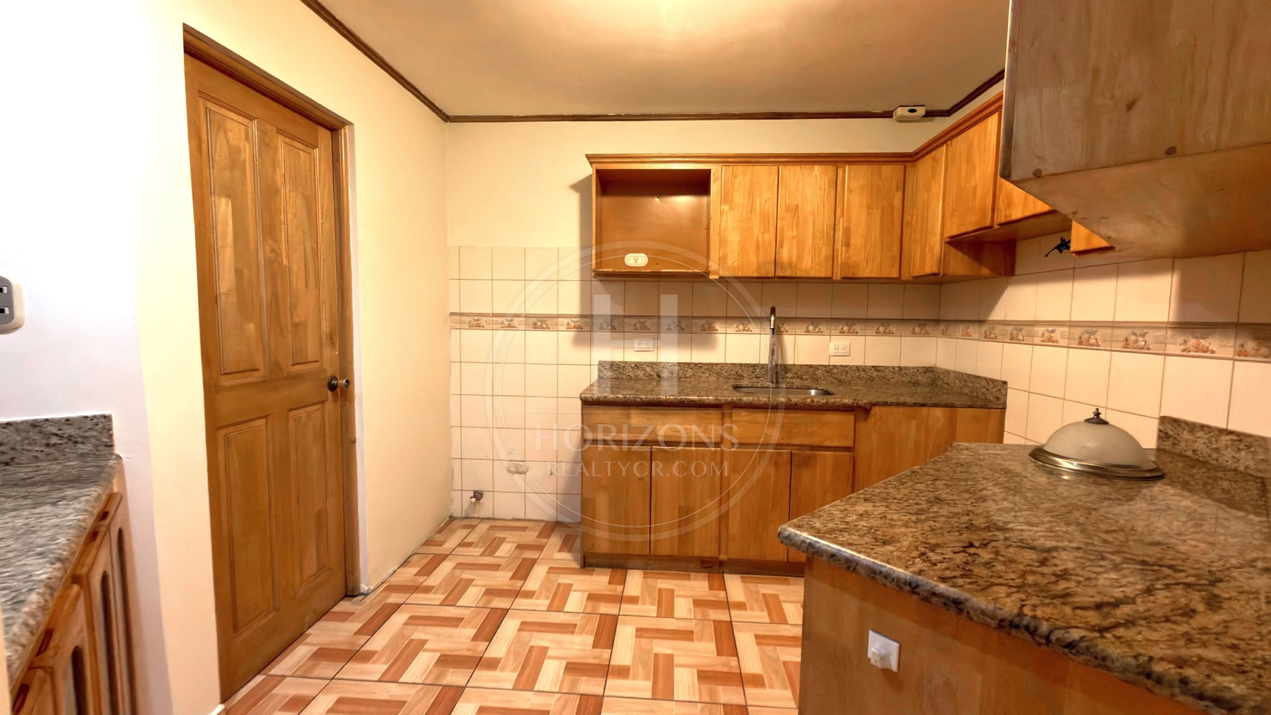 Se Alquila Casa en Condominio San Pedro Montes de Oca 3 Habitaciones y Patio NJA1279JB
