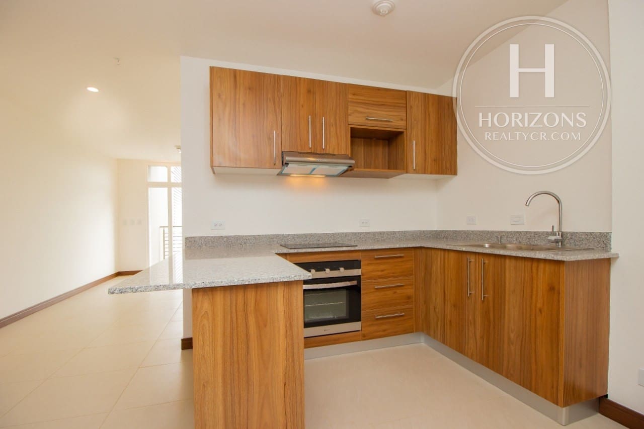 Apartamento en Venta en Vía Natura en Curridabat 1 Habitación con Estudio y Vista NJA1383JB
