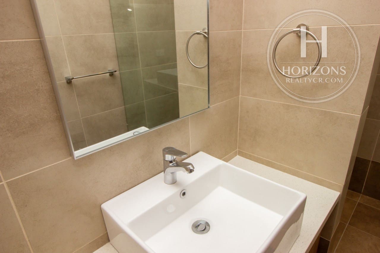 Apartamento en Venta en Vía Natura en Curridabat 1 Habitación con Estudio y Vista NJA1383JB
