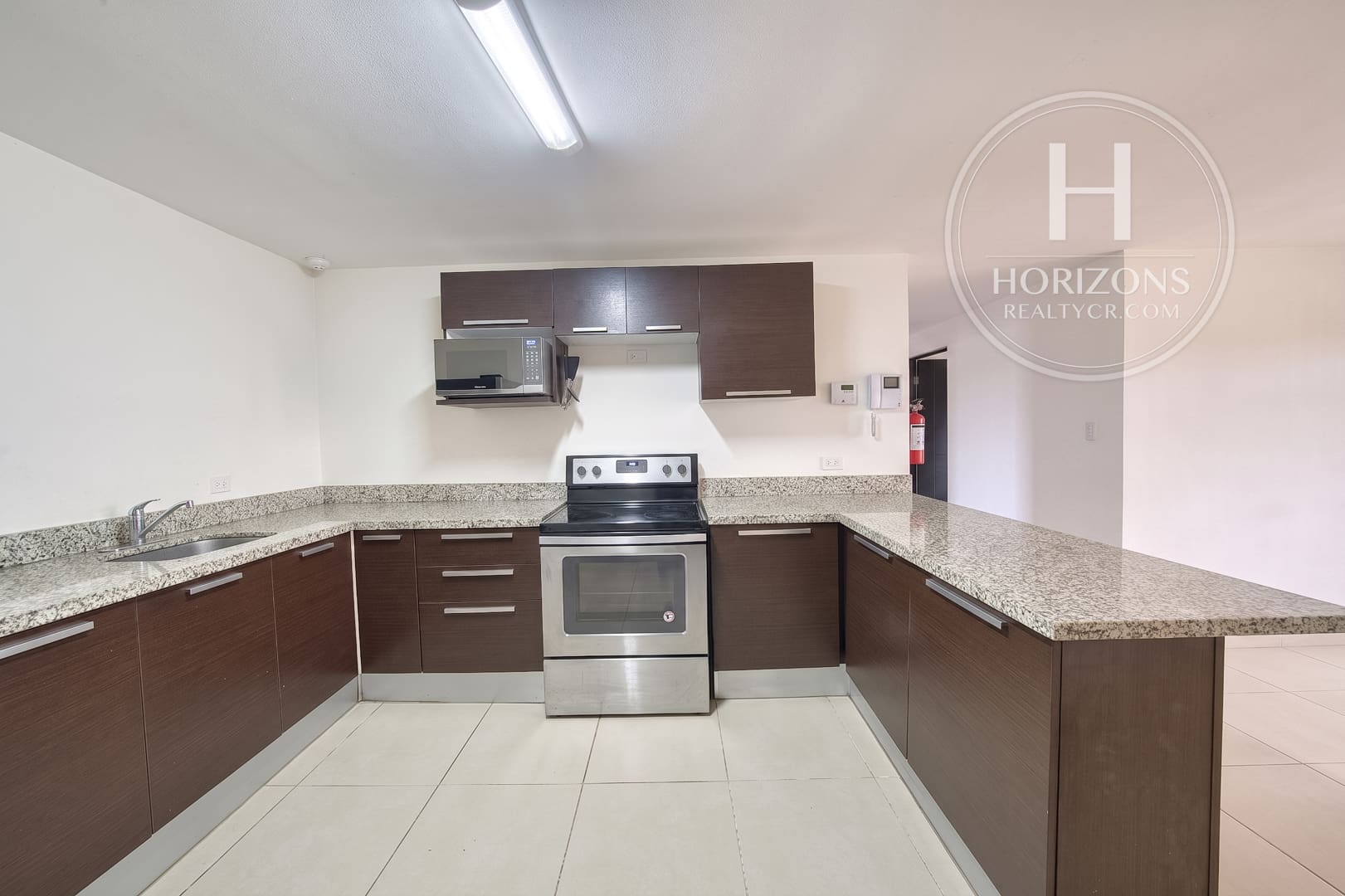 Se Vende Apartamento en Primer Nivel en Condominio Villa Verona en Curridabat 3 Habitaciones y Balcón NJA1380SB