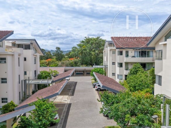 Penthouse En Venta En Condominio Veredas Del Río, Santa Ana, Con Rooftop Y Vistas A Las Montañas