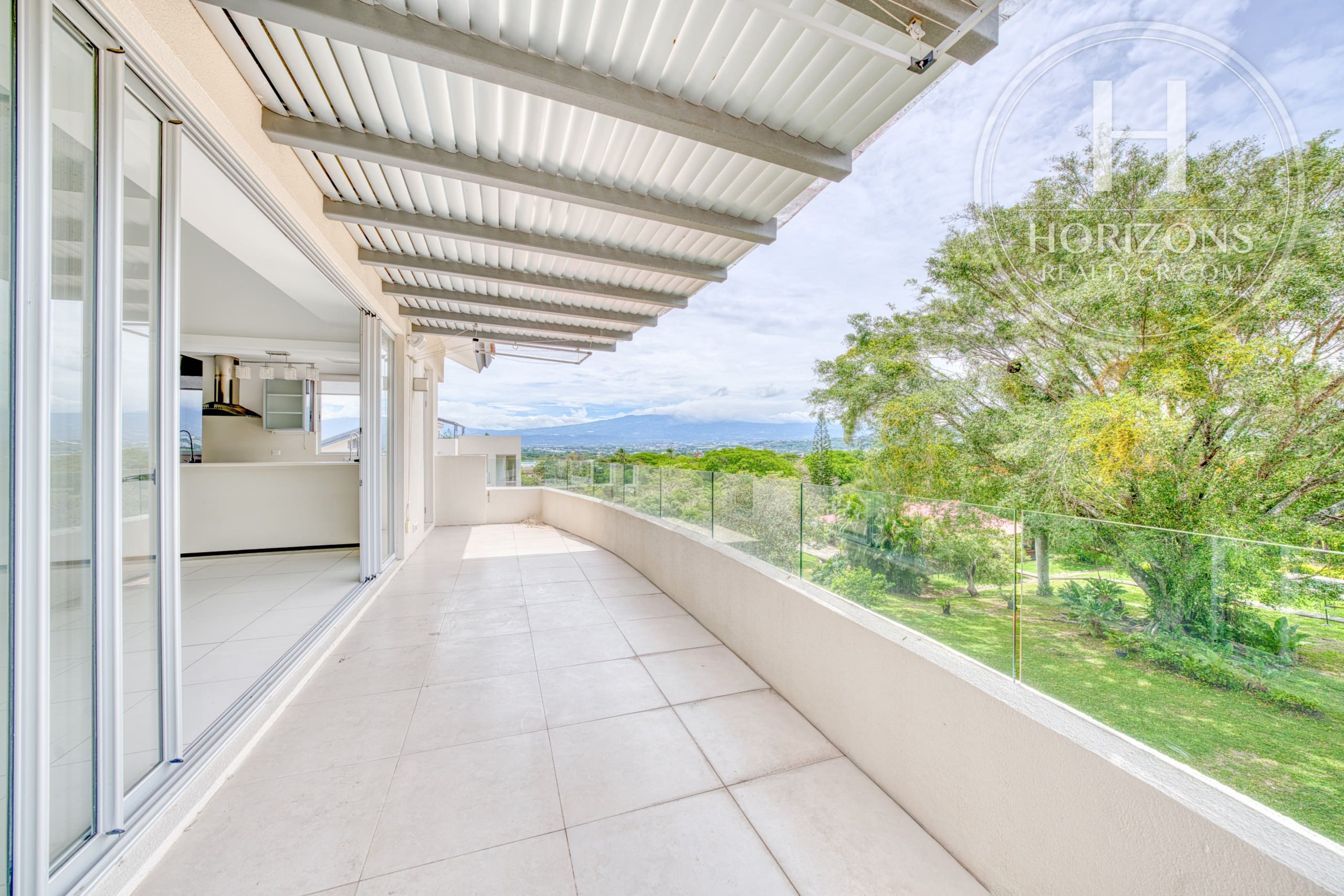 Penthouse en Venta en Condominio Veredas del Río en Piedades de Santa Ana 4 Habitaciones y Rooftop con Vistas a las Montañas NJA1403JM