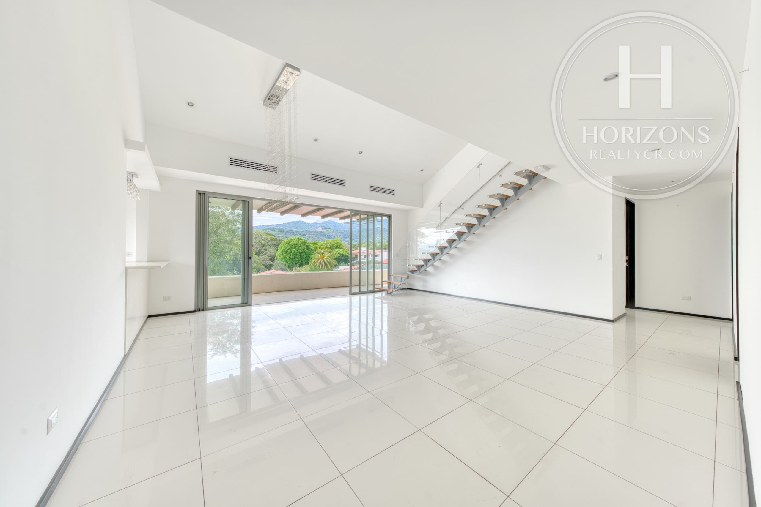 Penthouse en Venta en Condominio Veredas del Río en Piedades de Santa Ana 4 Habitaciones y Rooftop con Vistas a las Montañas NJA1403JM