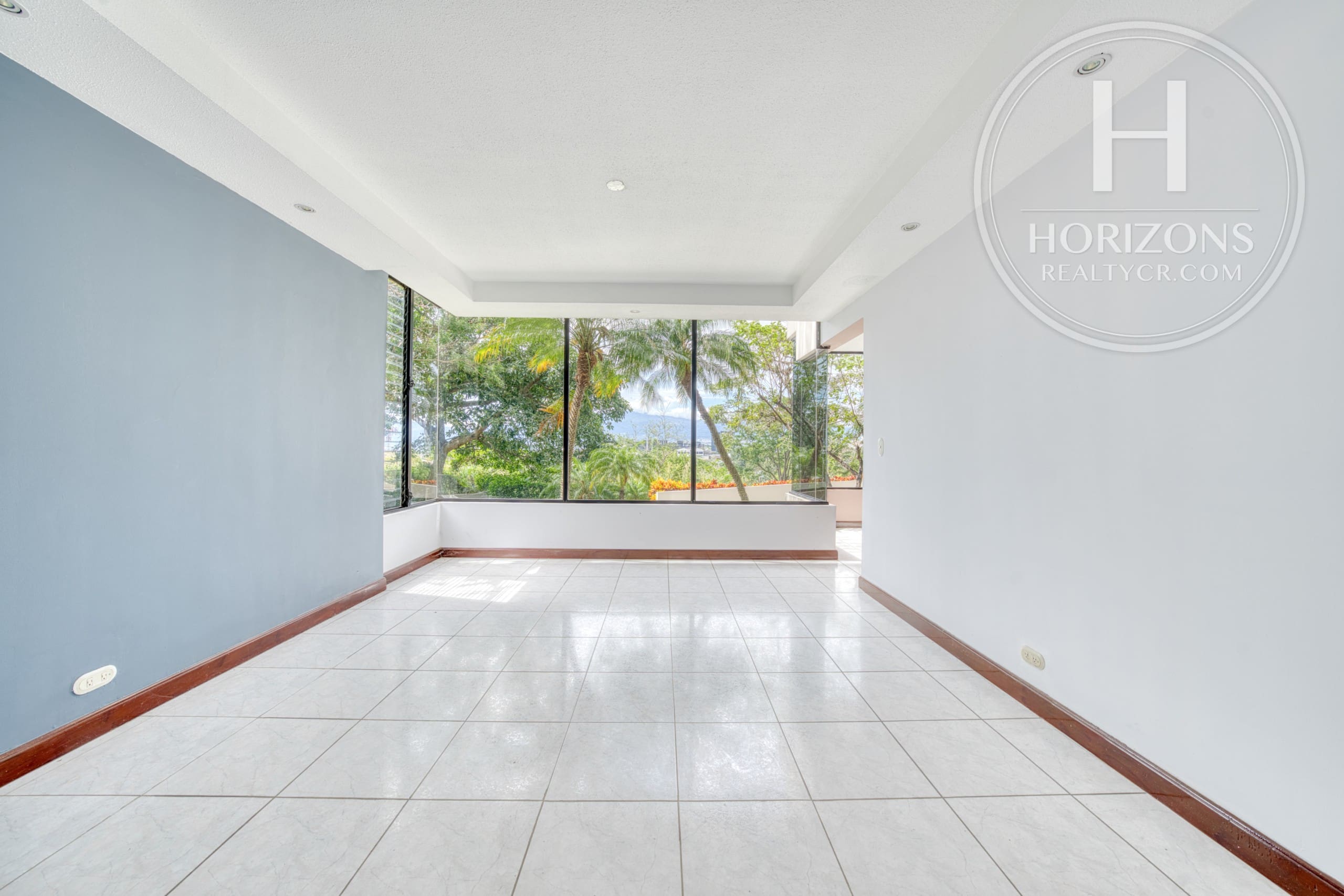 Apartamento en Venta en Primer Piso en Condominio Altos de Mayorca en San Rafael de Escazú 3 Habitaciones y 192 m² NJA1404JS