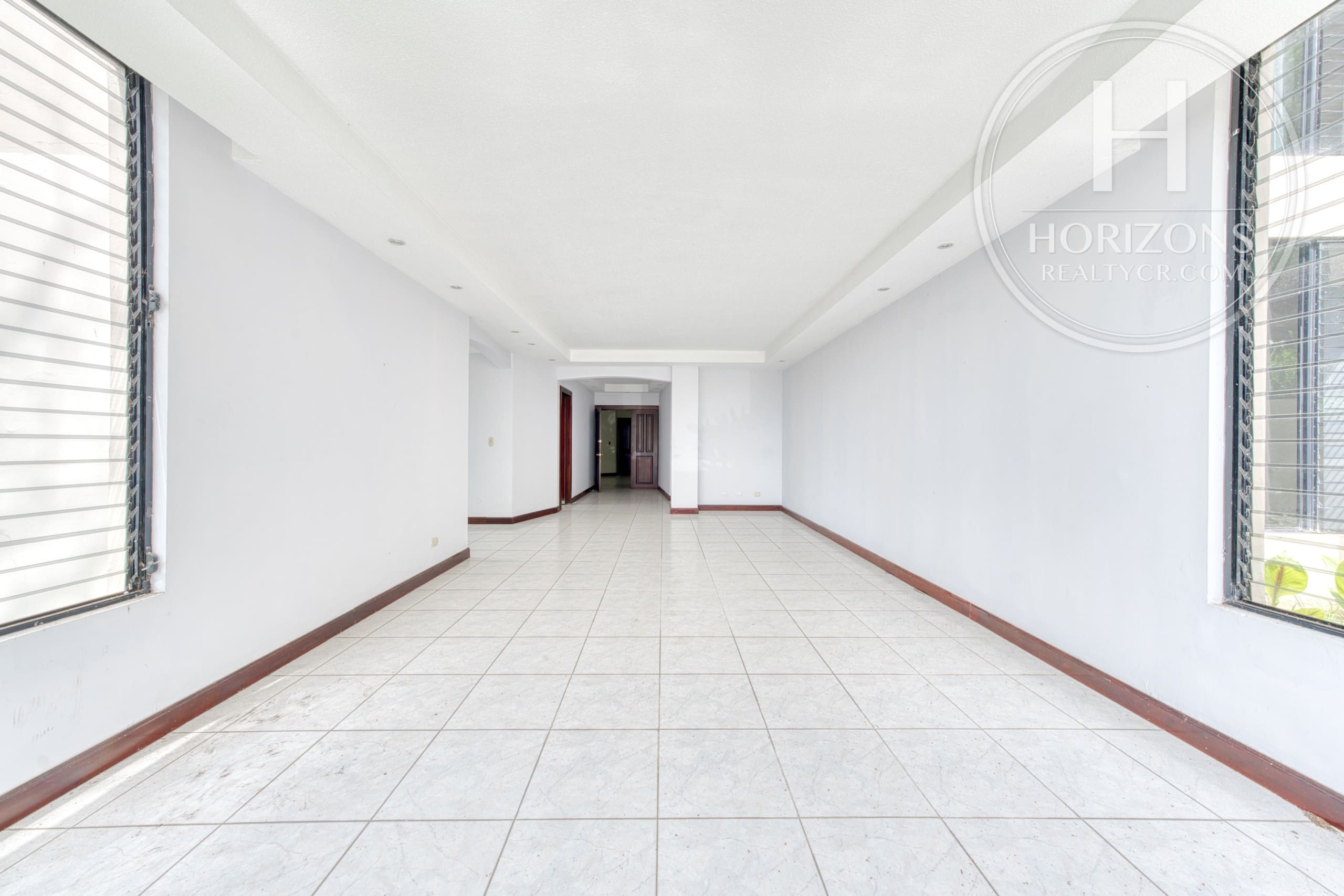 Apartamento en Venta en Primer Piso en Condominio Altos de Mayorca en San Rafael de Escazú 3 Habitaciones y 192 m² NJA1404JS