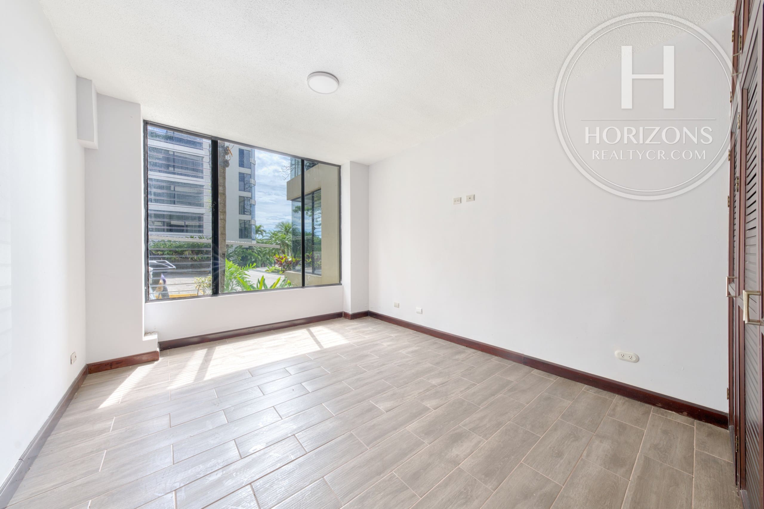 Apartamento en Venta en Primer Piso en Condominio Altos de Mayorca en San Rafael de Escazú 3 Habitaciones y 192 m² NJA1404JS