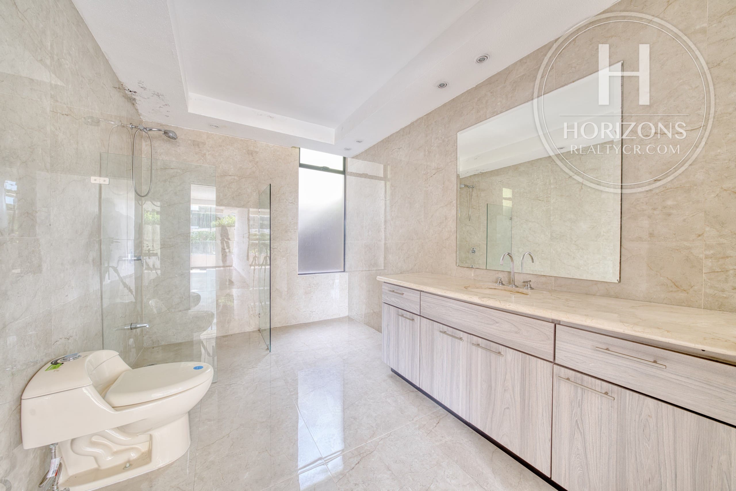 Apartamento en Venta en Primer Piso en Condominio Altos de Mayorca en San Rafael de Escazú 3 Habitaciones y 192 m² NJA1404JS
