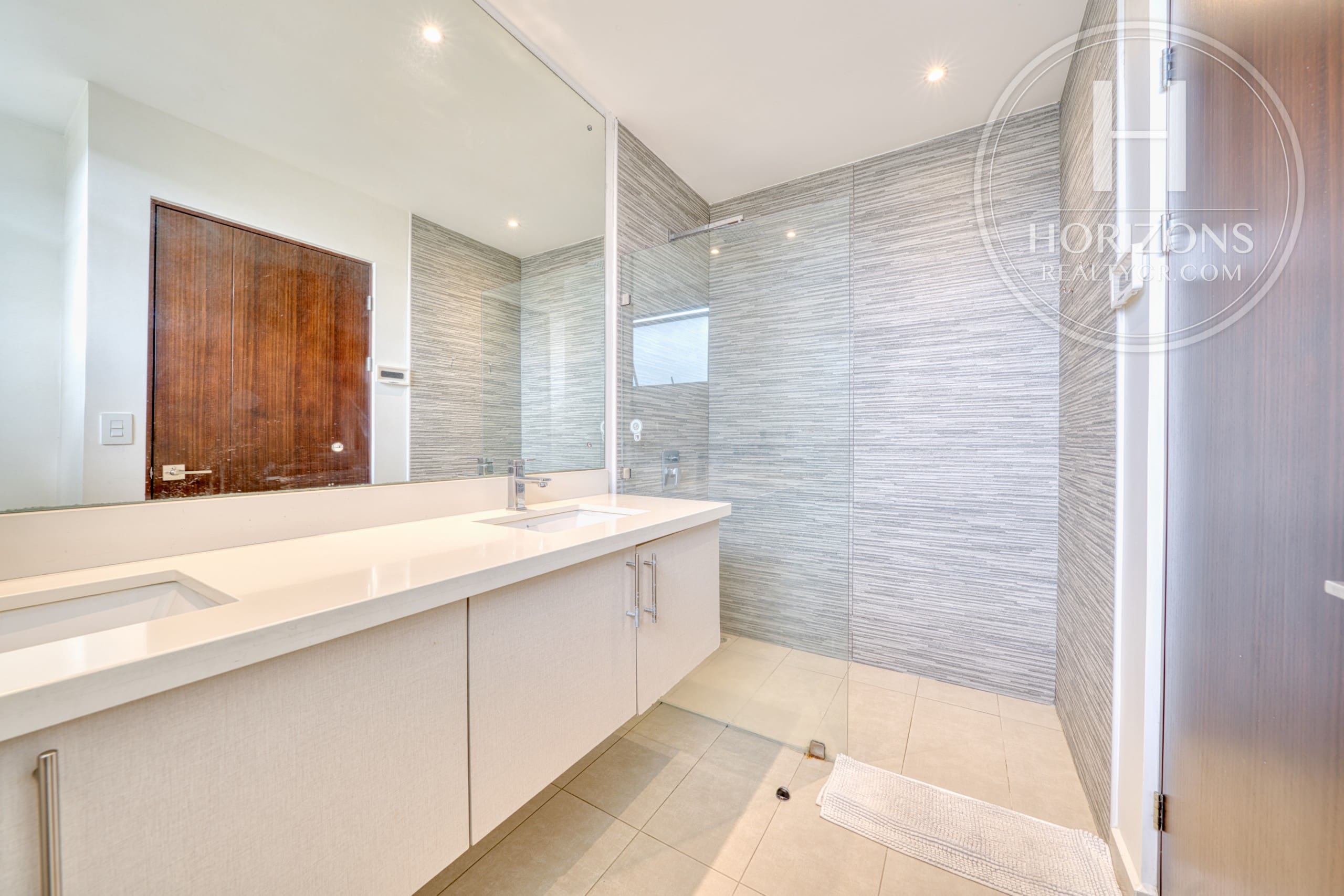 Casa en Venta en Condominio La Estefana en Sabanilla 3 Habitaciones más Mezzanine y Vista a Áreas Verdes nja1408dm
