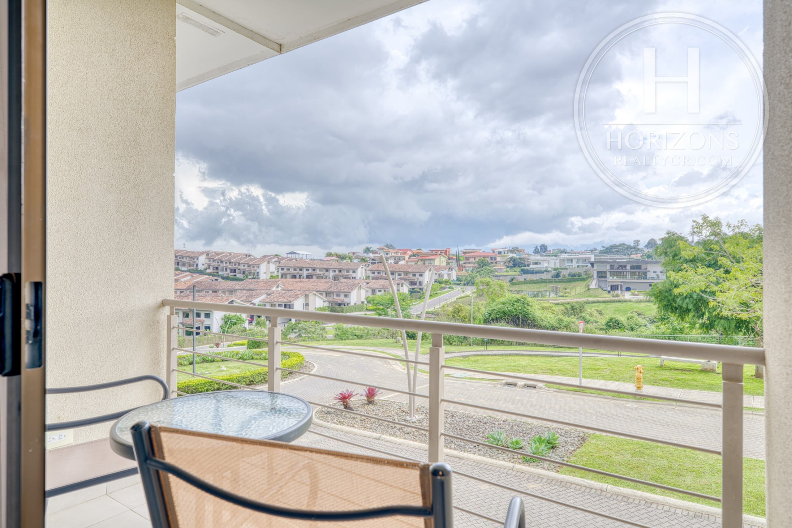 Casa en Venta en Condominio La Estefana en Sabanilla 3 Habitaciones más Mezzanine y Vista a Áreas Verdes nja1408dm