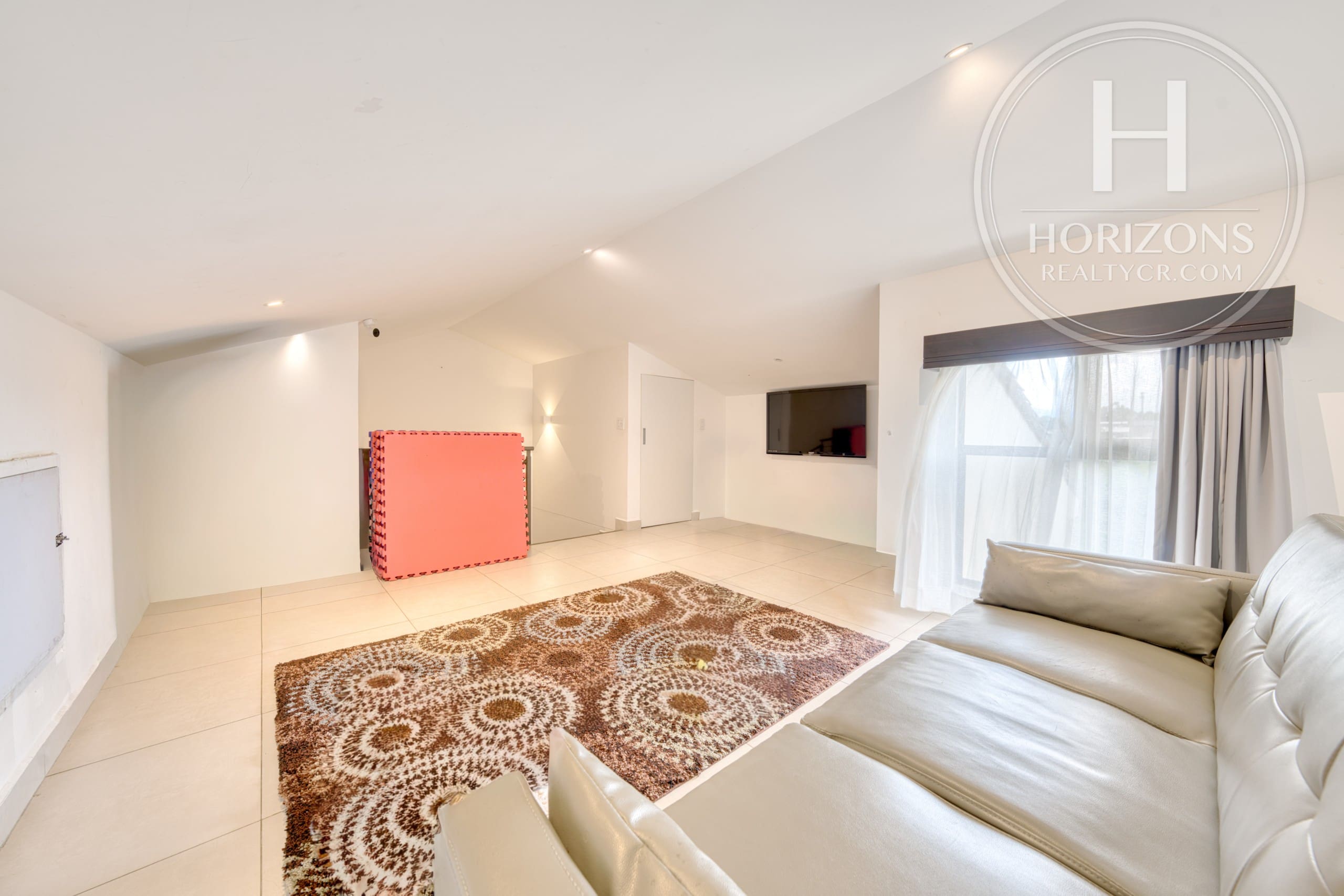 Casa en Venta en Condominio La Estefana en Sabanilla 3 Habitaciones más Mezzanine y Vista a Áreas Verdes nja1408dm