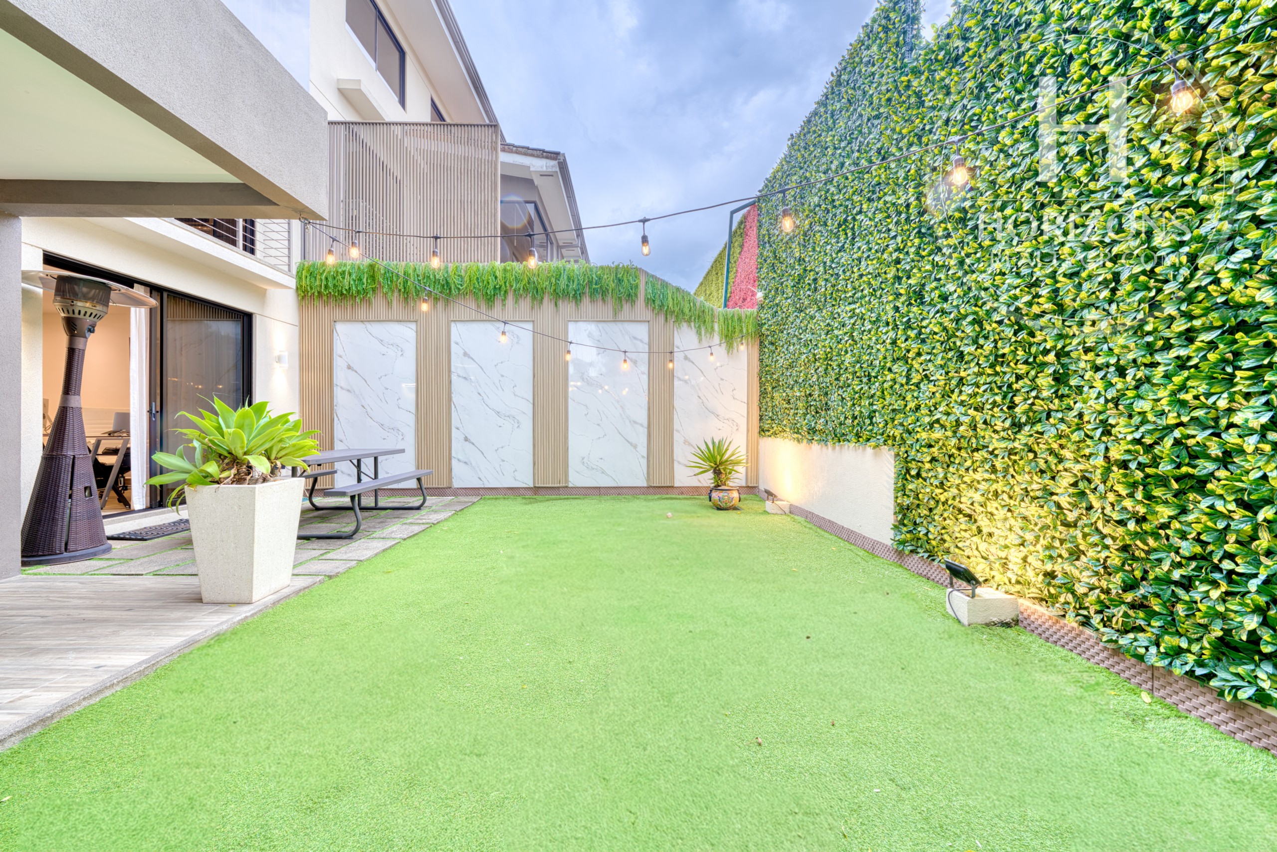Casa en Venta en Condominio La Estefana en Sabanilla 3 Habitaciones más Mezzanine y Vista a Áreas Verdes nja1408dm