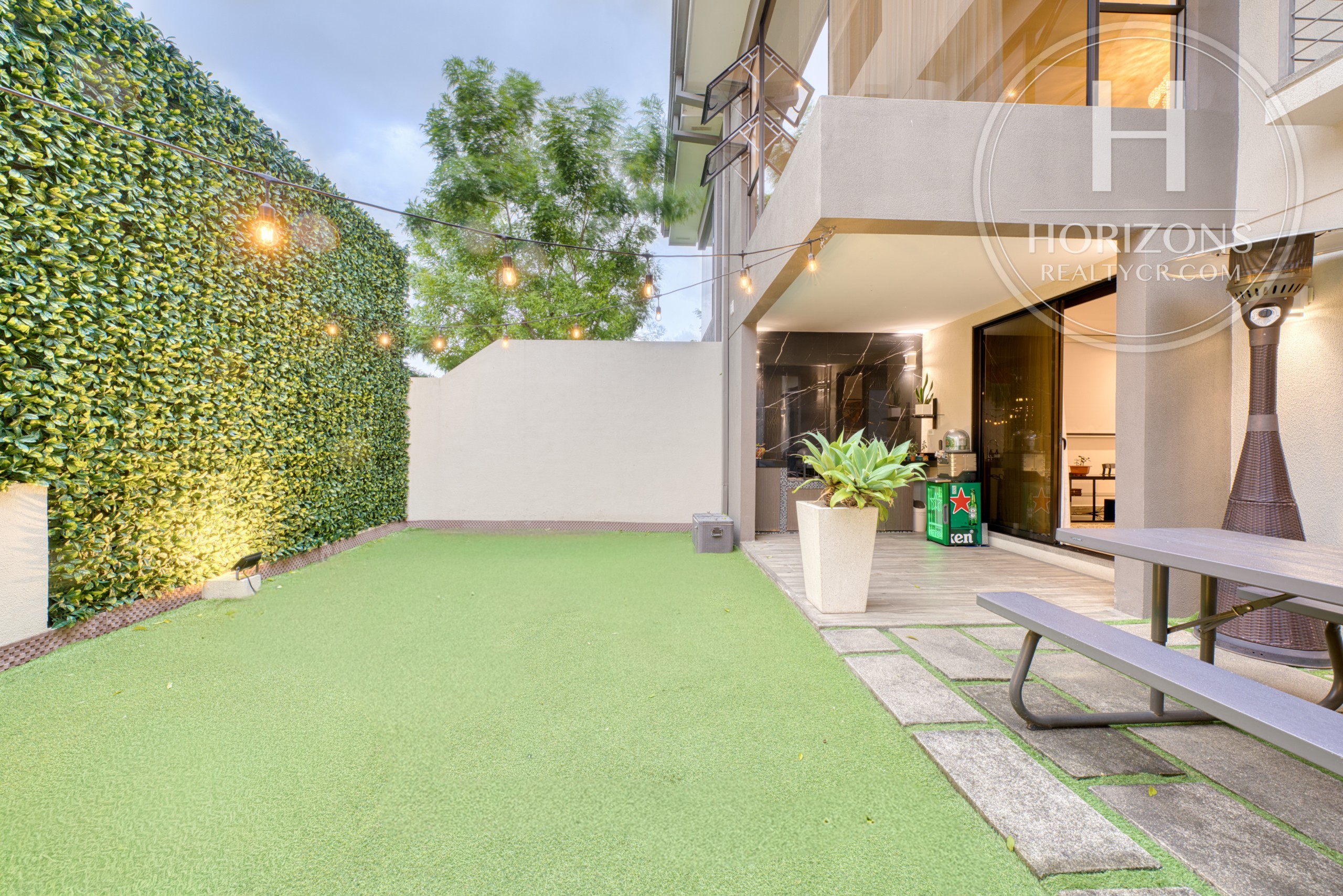 Casa en Venta en Condominio La Estefana en Sabanilla 3 Habitaciones más Mezzanine y Vista a Áreas Verdes nja1408dm