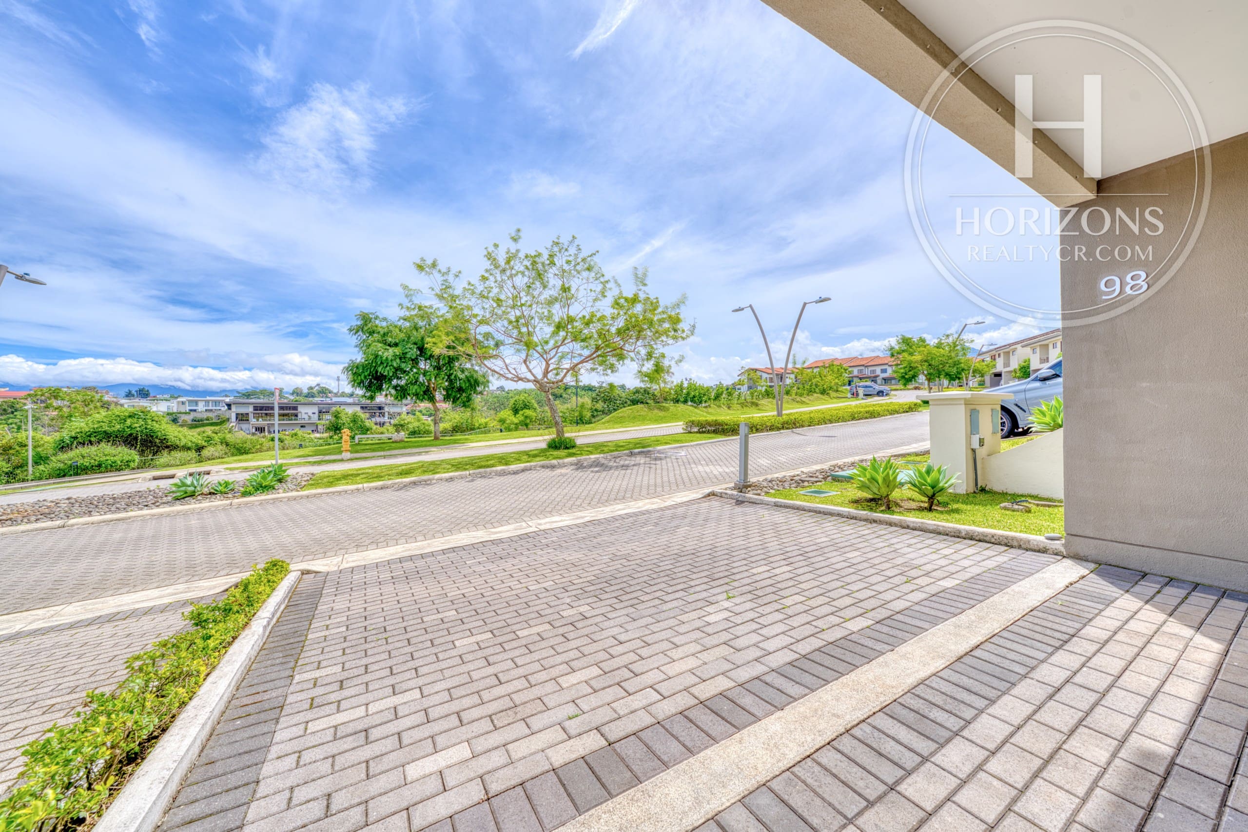 Casa en Venta en Condominio La Estefana en Sabanilla 3 Habitaciones más Mezzanine y Vista a Áreas Verdes nja1408dm