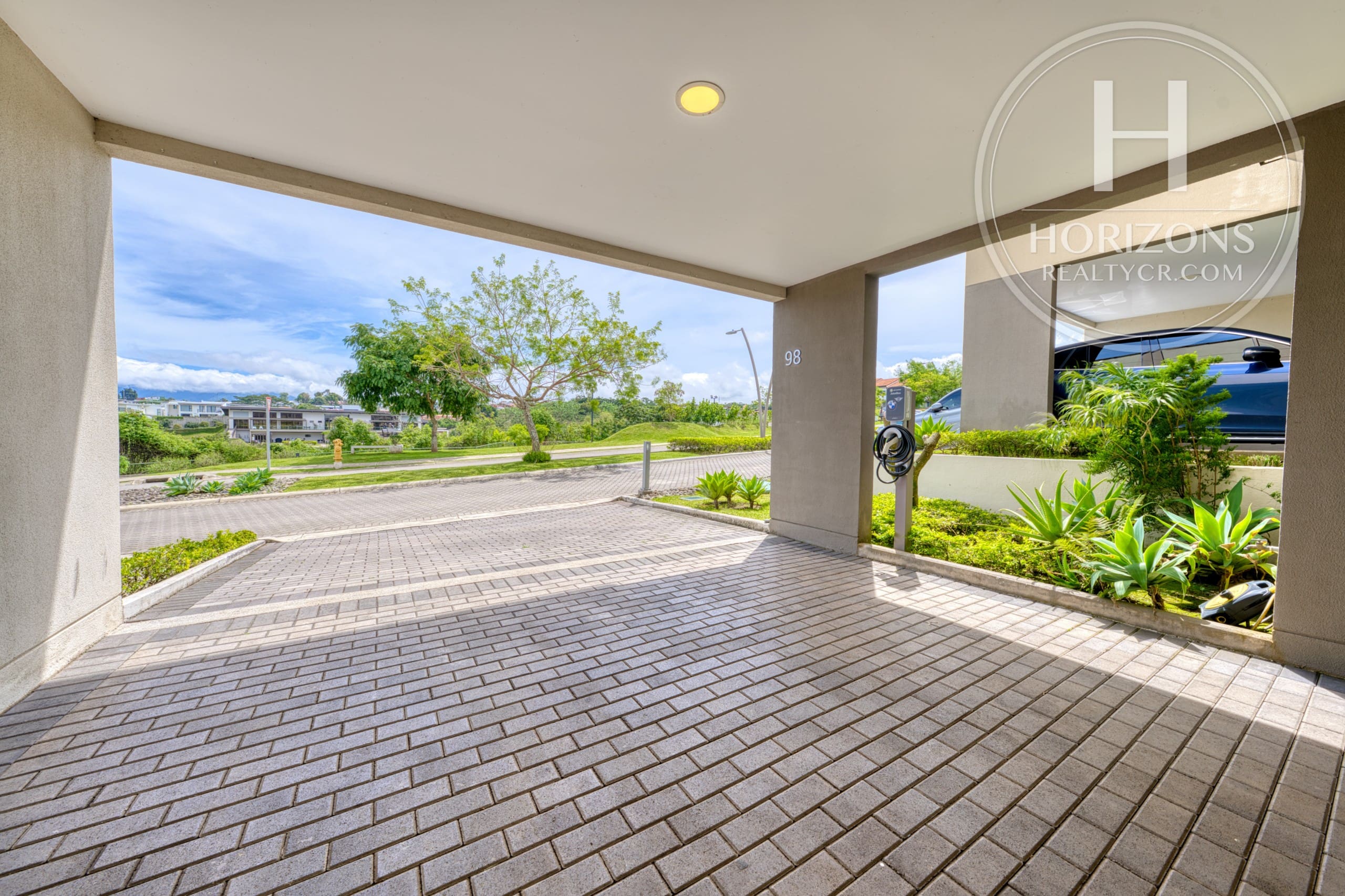 Casa en Venta en Condominio La Estefana en Sabanilla 3 Habitaciones más Mezzanine y Vista a Áreas Verdes nja1408dm