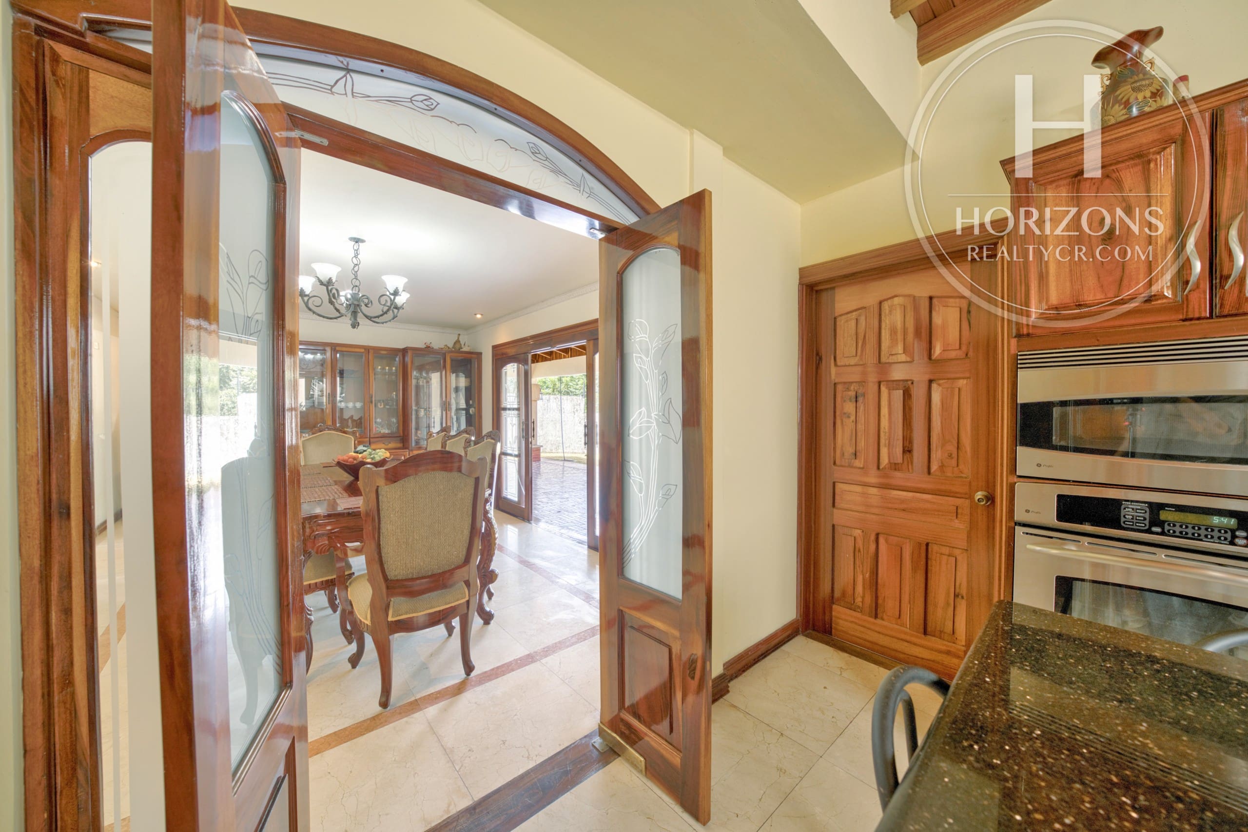 Casa en Venta en Residencial Altamonte Granadilla Curridabat Amplia Zona Verde con Vista a Reserva nja1406sb