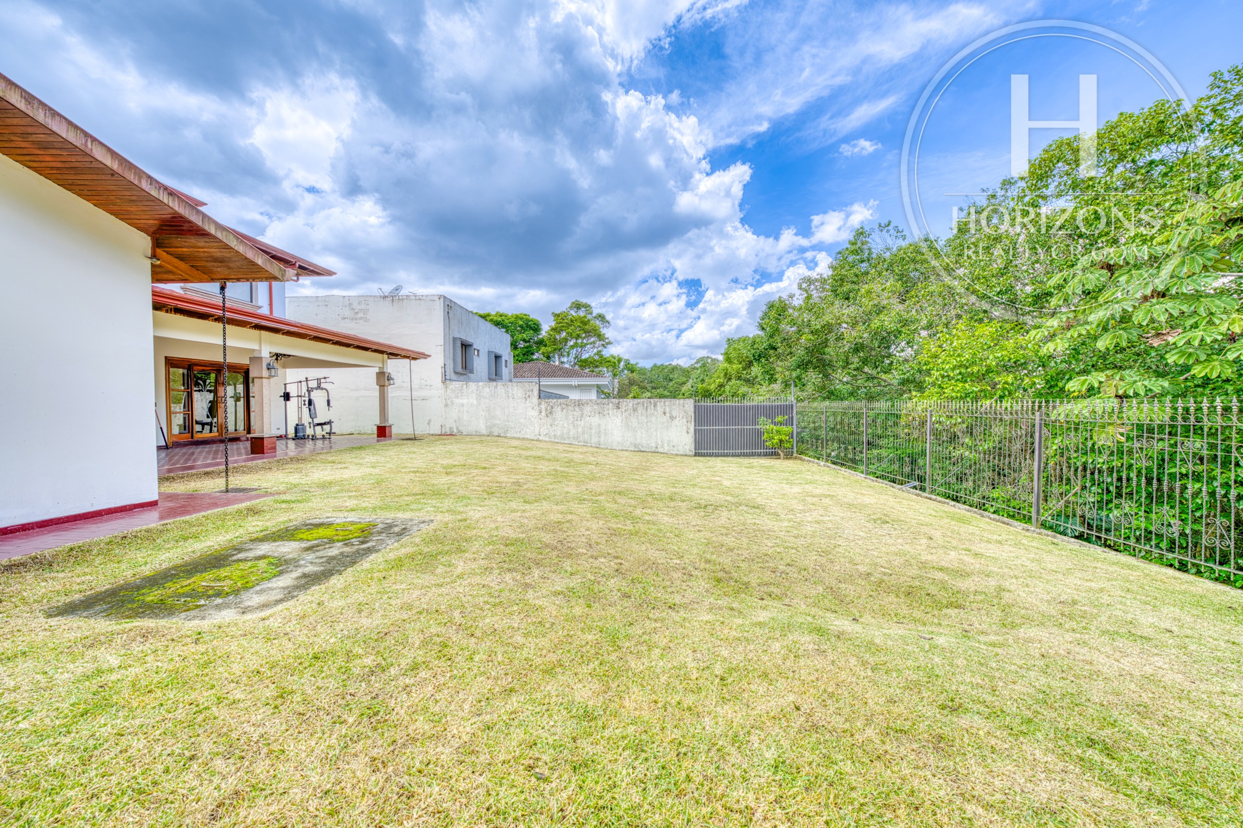 Casa en Venta en Residencial Altamonte Granadilla Curridabat Amplia Zona Verde con Vista a Reserva nja1406sb