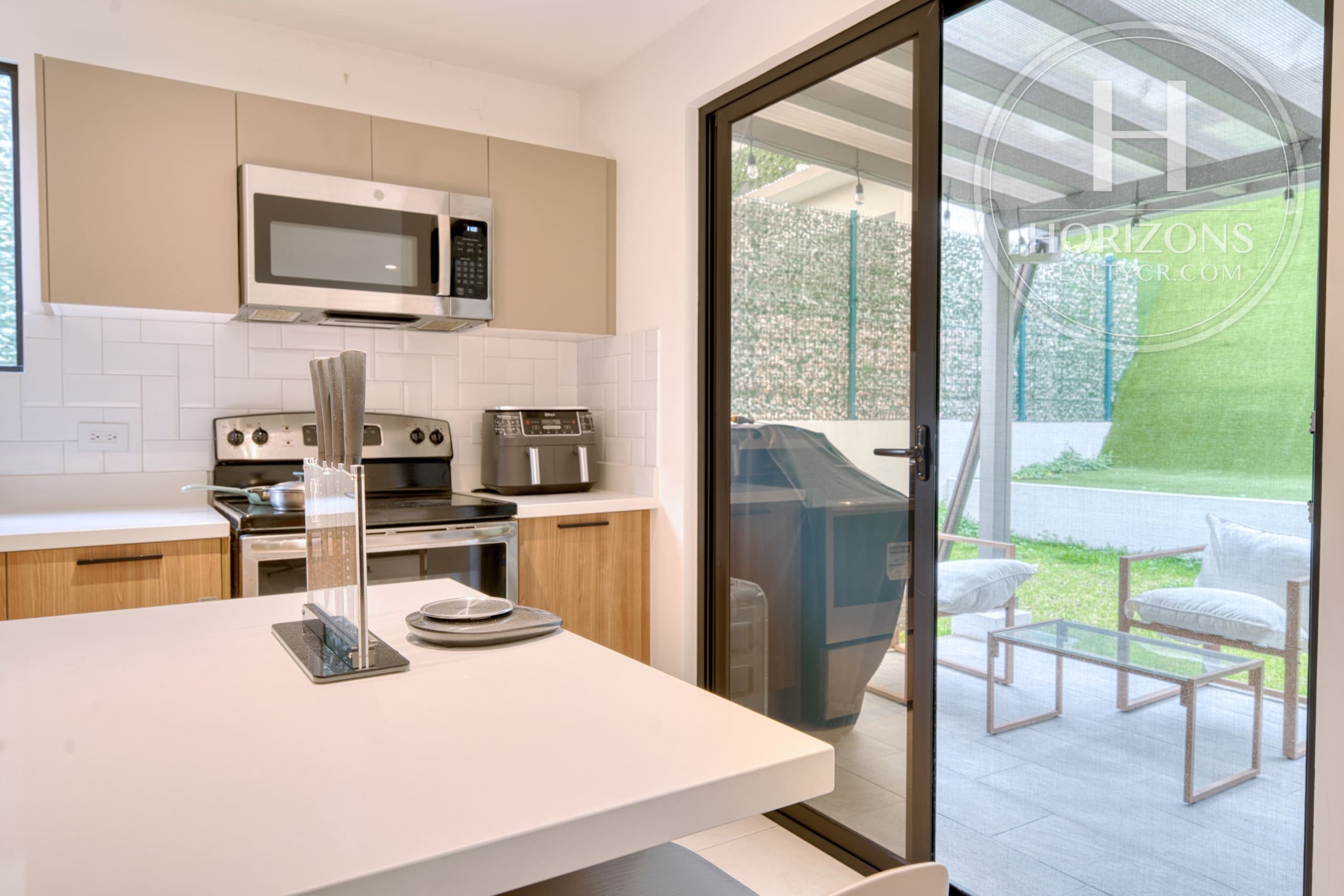 Casa en Venta en Condominio La Estefana en Sabanilla 3 Habitaciones más Mezzanine nja1409dm