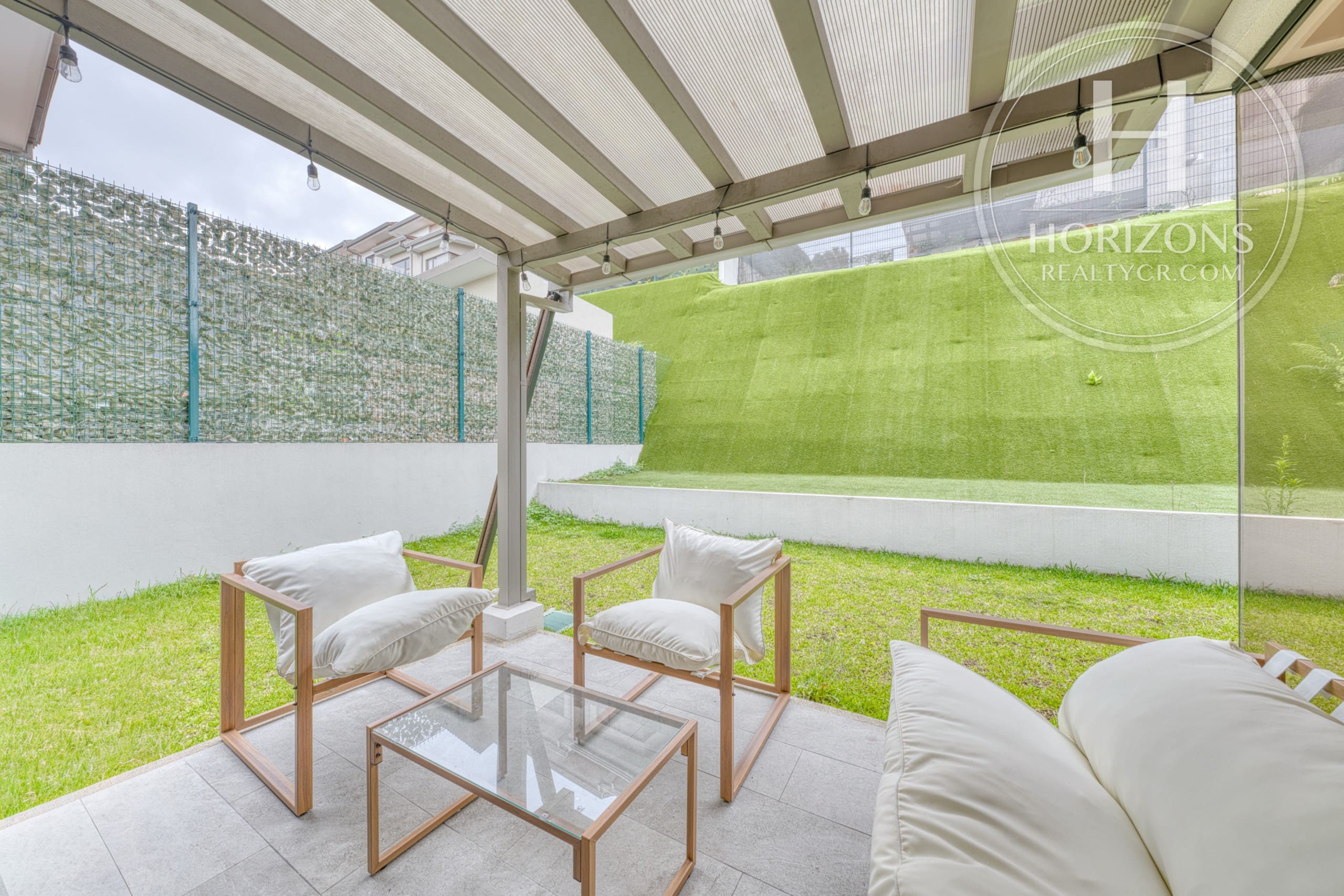 Casa en Venta en Condominio La Estefana en Sabanilla 3 Habitaciones más Mezzanine nja1409dm
