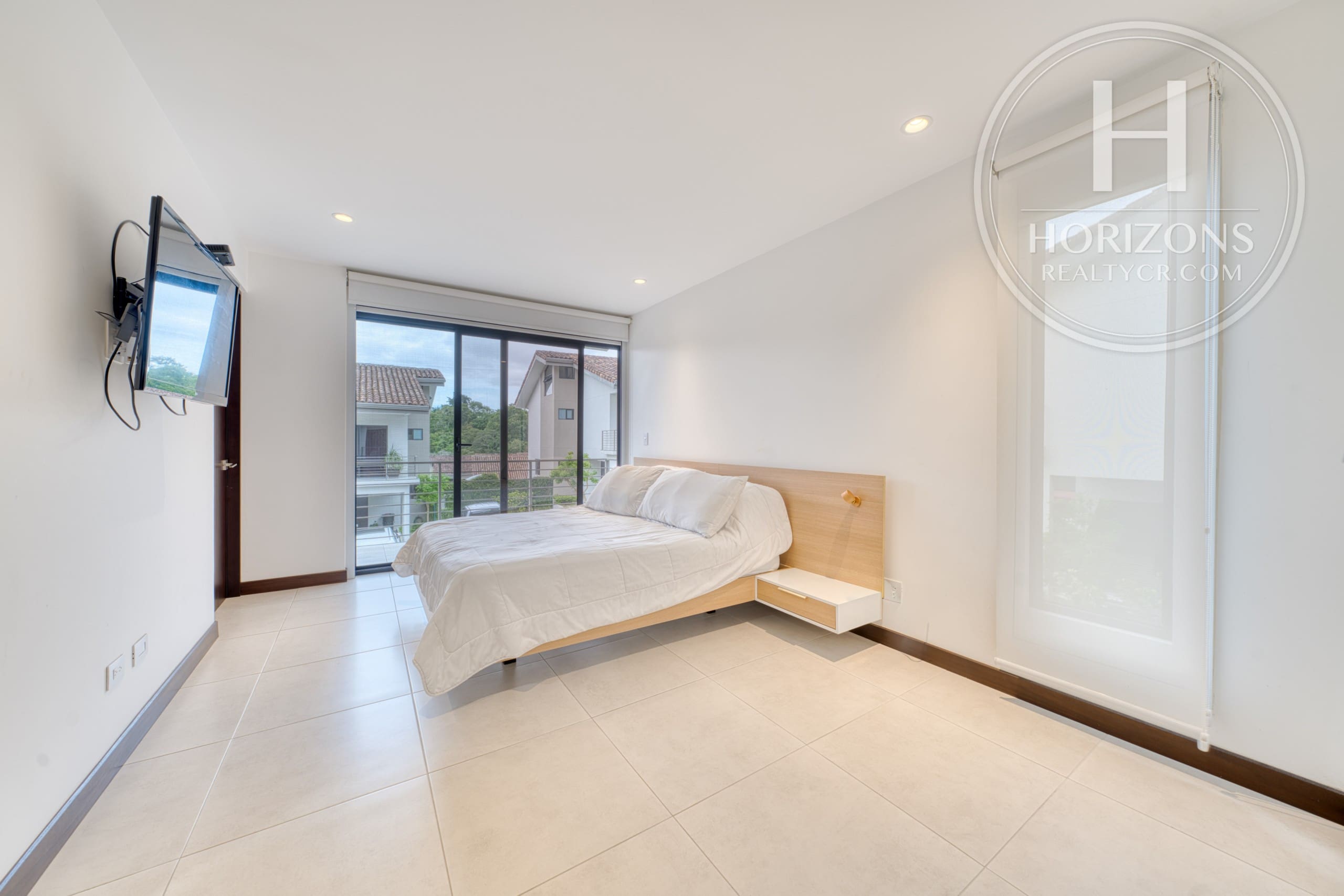 Casa en Venta en Condominio La Estefana en Sabanilla 3 Habitaciones más Mezzanine nja1409dm