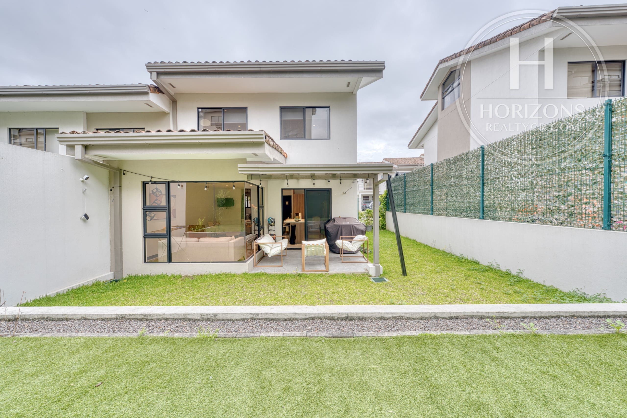 Casa en Venta en Condominio La Estefana en Sabanilla 3 Habitaciones más Mezzanine nja1409dm