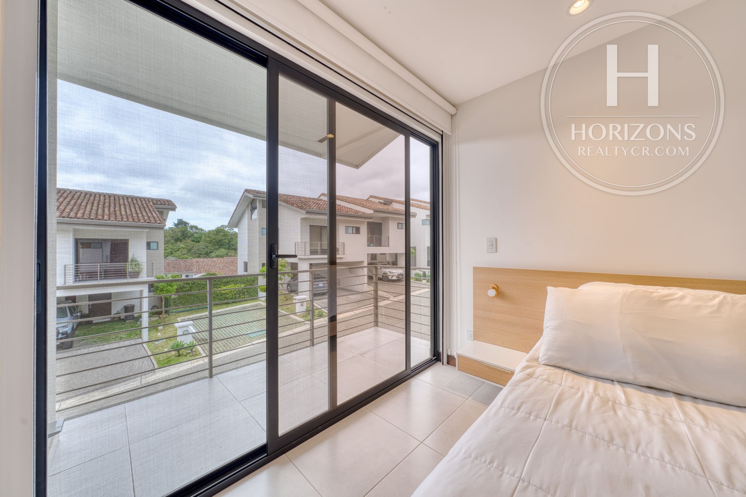 Casa en Venta en Condominio La Estefana en Sabanilla 3 Habitaciones más Mezzanine nja1409dm