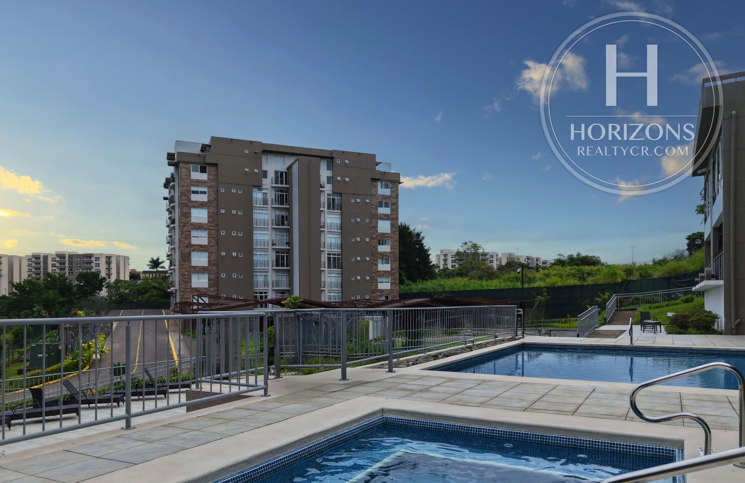 Apartamento en Venta en Vía Natura en Curridabat 1 Habitación con Estudio y Vista NJA1383JB