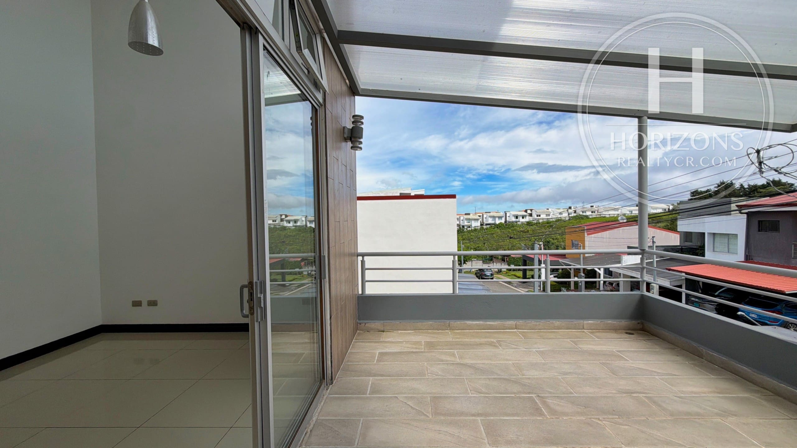 Casa en Venta en Condominio Lomas de Montes de Oca en Sabanilla 3 Habitaciones y Mezzanine nja1410jb