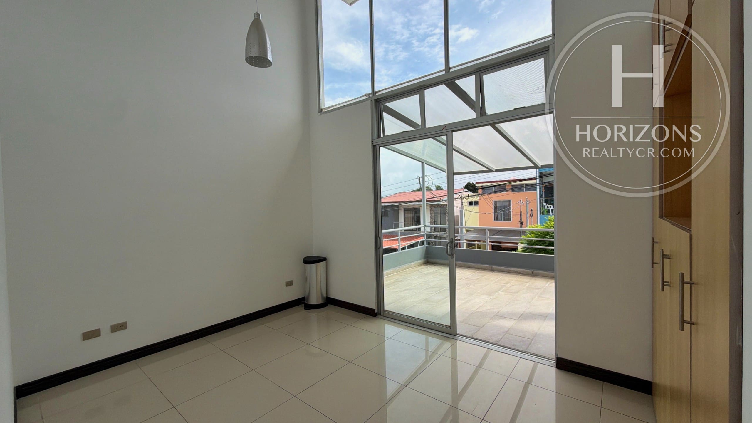 Casa en Venta en Condominio Lomas de Montes de Oca en Sabanilla 3 Habitaciones y Mezzanine nja1410jb