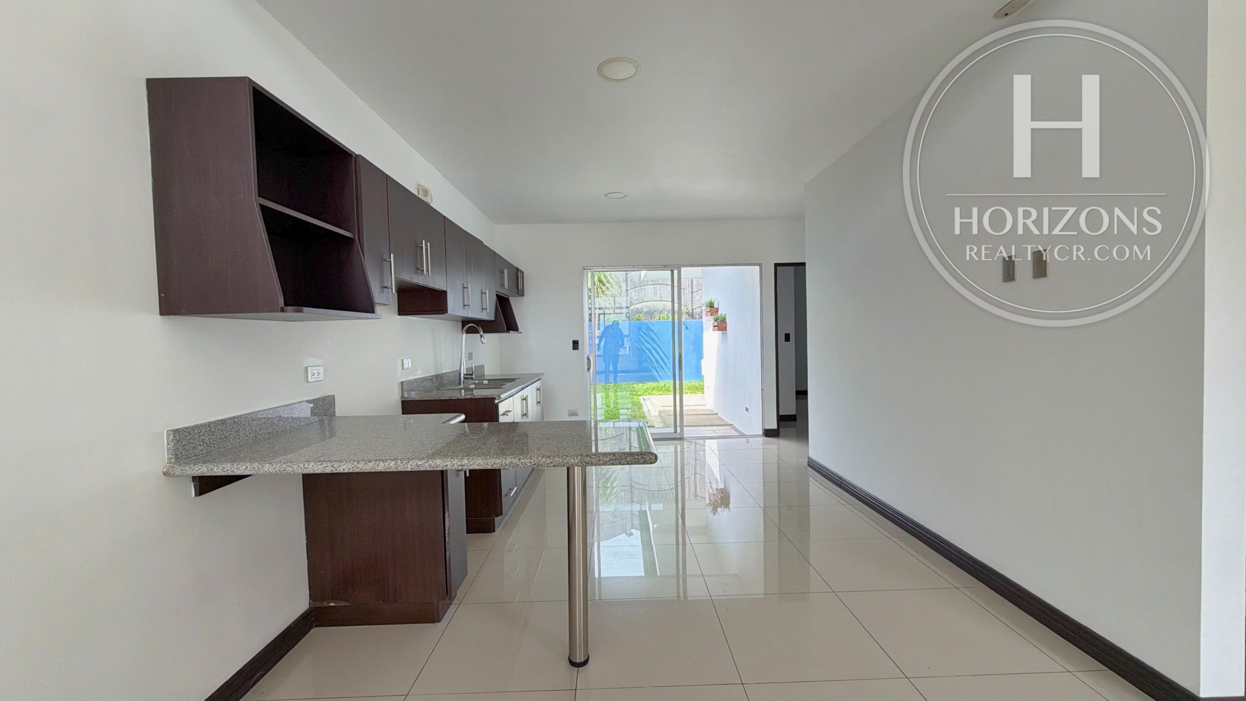 Casa en Venta en Condominio Lomas de Montes de Oca en Sabanilla 3 Habitaciones y Mezzanine nja1410jb
