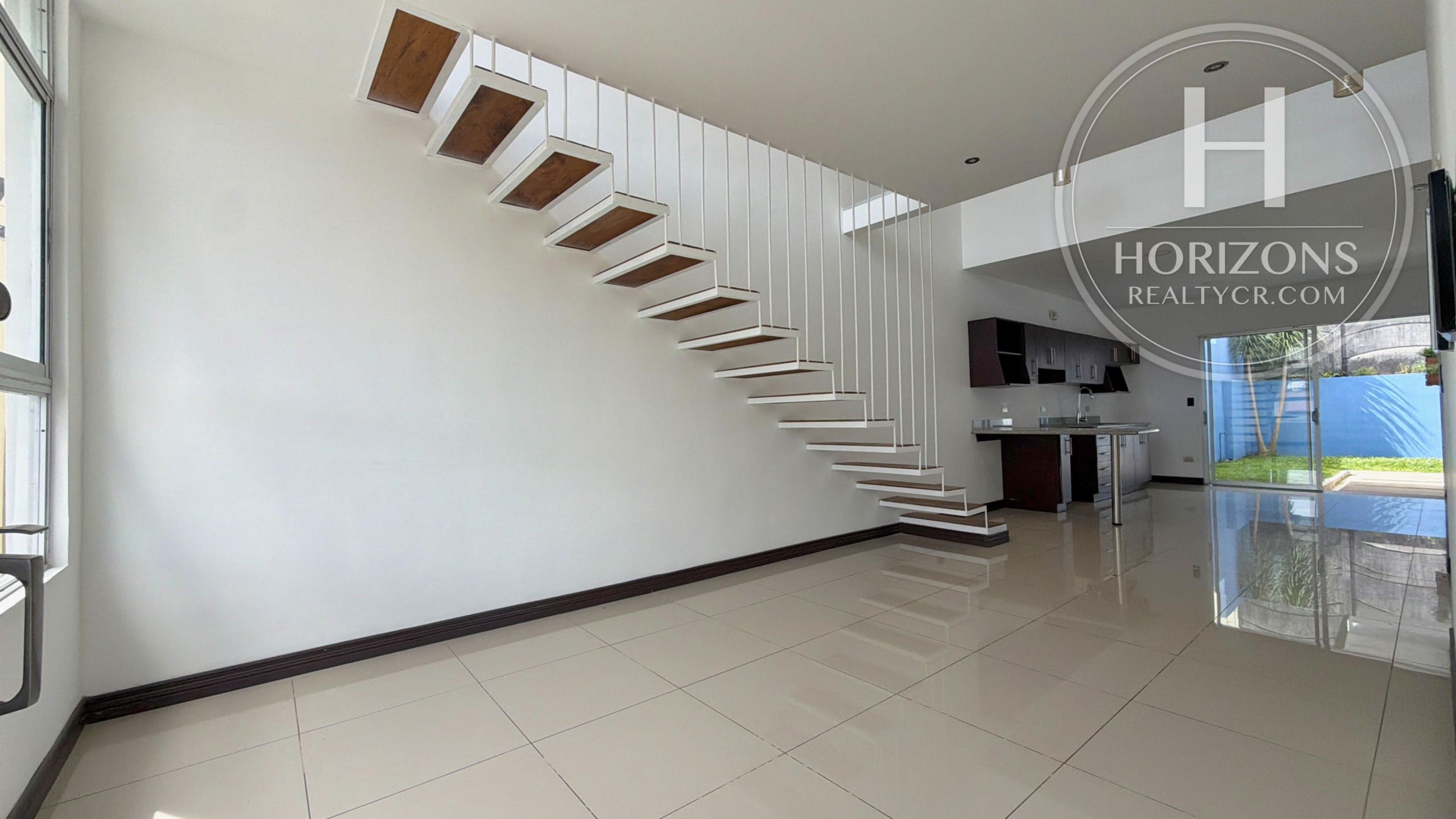 Casa en Venta en Condominio Lomas de Montes de Oca en Sabanilla 3 Habitaciones y Mezzanine nja1410jb