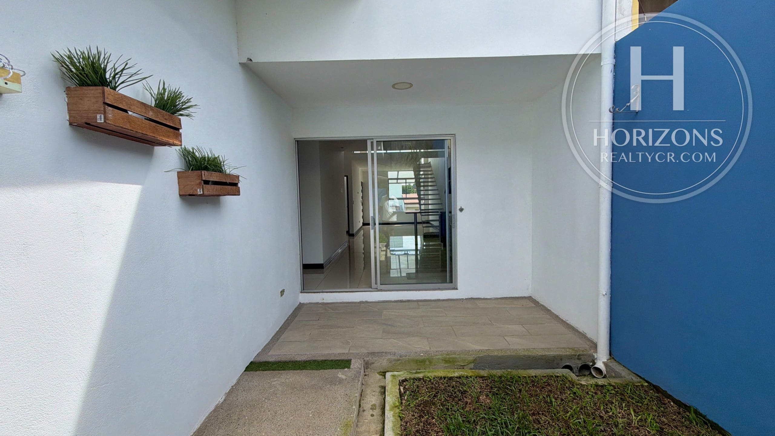 Casa en Venta en Condominio Lomas de Montes de Oca en Sabanilla 3 Habitaciones y Mezzanine nja1410jb