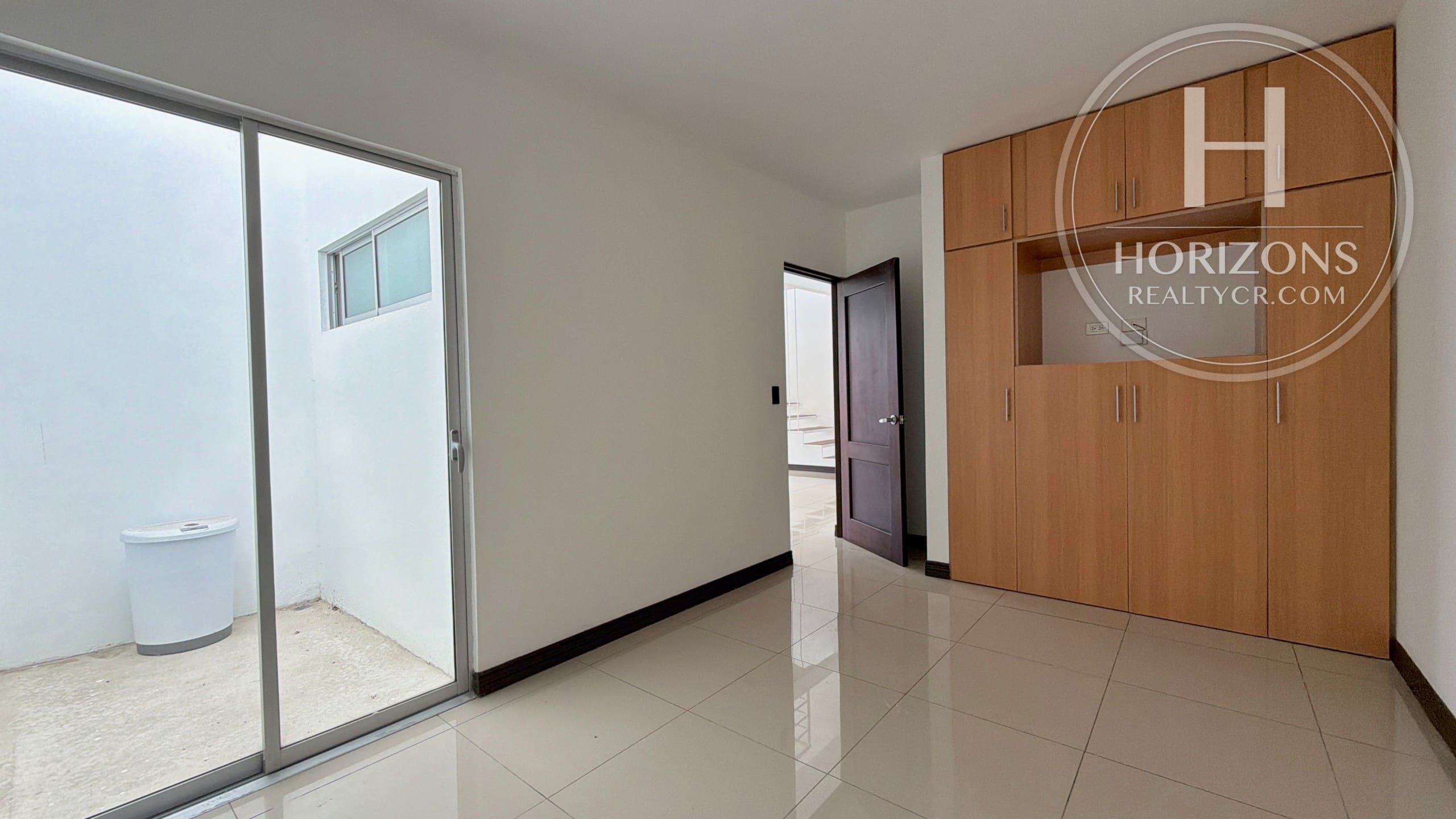 Casa en Venta en Condominio Lomas de Montes de Oca en Sabanilla 3 Habitaciones y Mezzanine nja1410jb