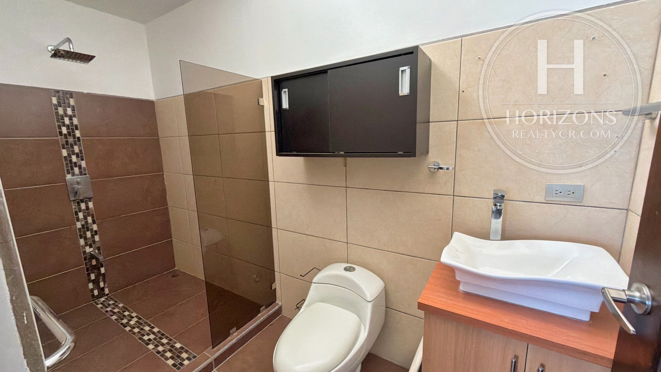 Casa en Venta en Condominio Lomas de Montes de Oca en Sabanilla 3 Habitaciones y Mezzanine nja1410jb
