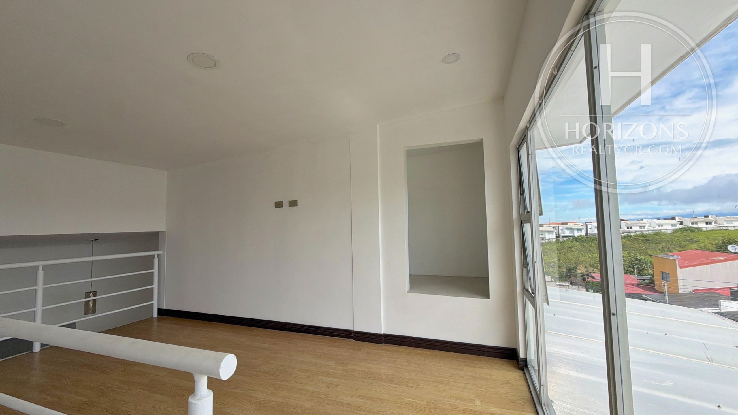 Casa en Venta en Condominio Lomas de Montes de Oca en Sabanilla 3 Habitaciones y Mezzanine nja1410jb
