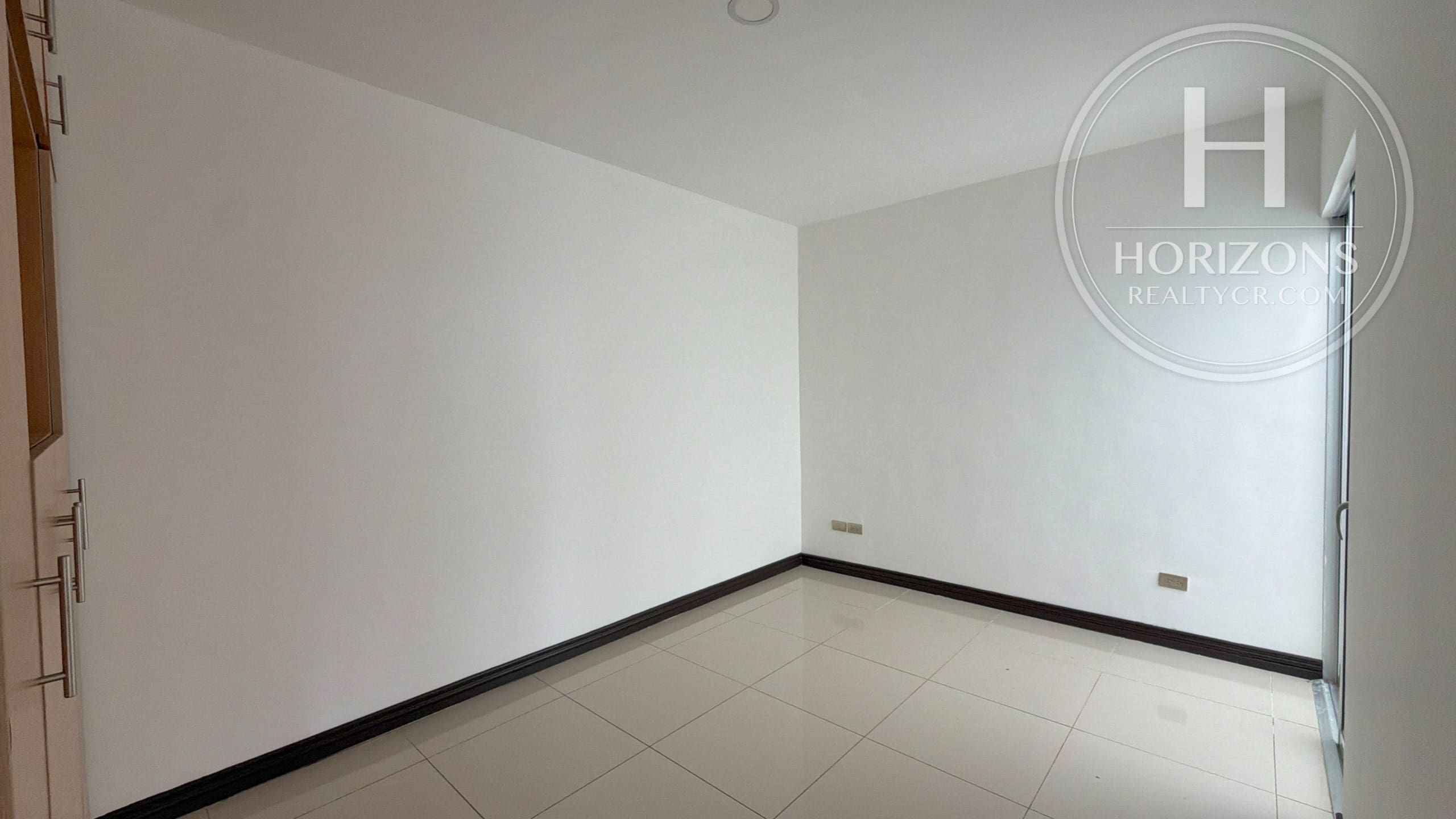 Casa en Venta en Condominio Lomas de Montes de Oca en Sabanilla 3 Habitaciones y Mezzanine nja1410jb