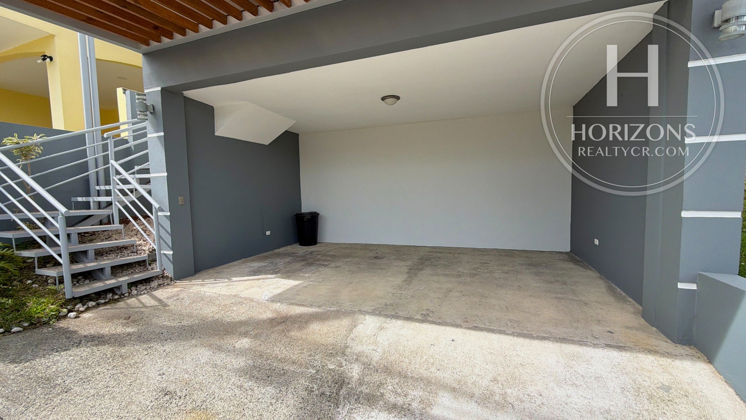 Casa en Venta en Condominio Lomas de Montes de Oca en Sabanilla 3 Habitaciones y Mezzanine nja1410jb