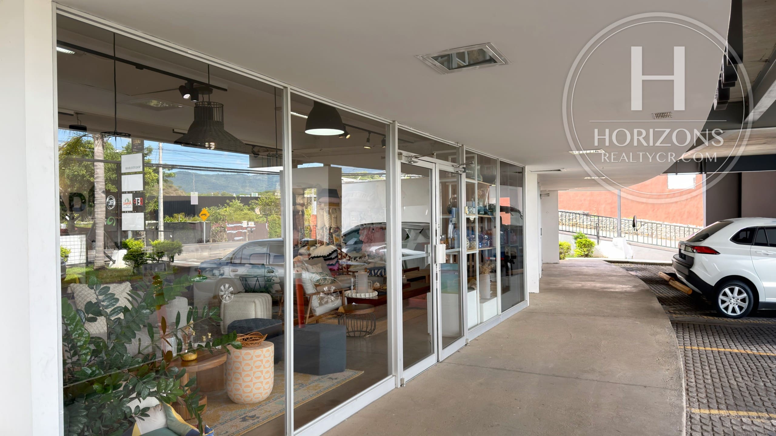 Se Alquila Local Comercial Multifuncional en Trivium Center, Escazú 154 m² nja1394sk