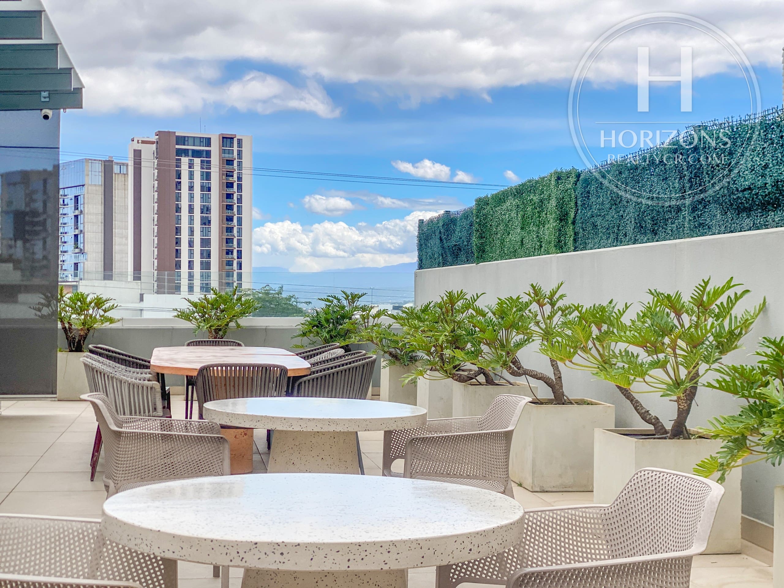 Se Vende Apartamento en Torre Ü Nunciatura, Rohrmoser 2 Habitaciones Esquinero con Vista nja1405jj