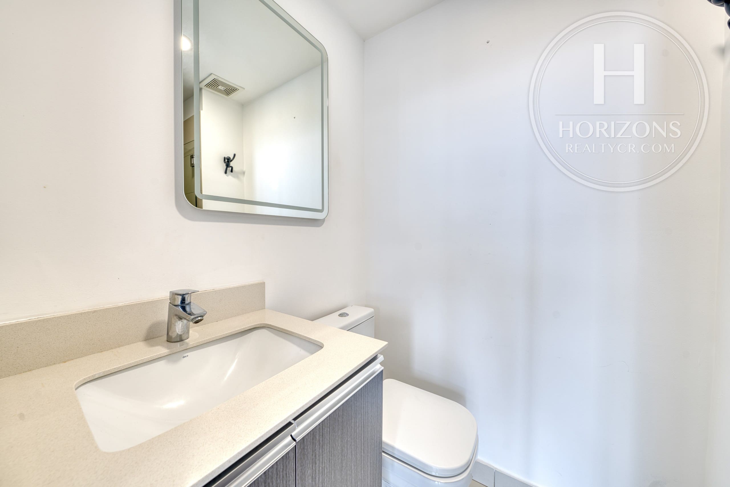 Se Vende Apartamento en Torre Ü Nunciatura, Rohrmoser 2 Habitaciones Esquinero con Vista nja1405jj