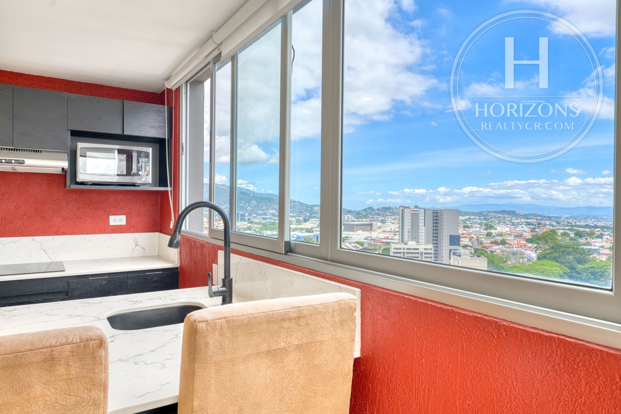 Se Vende Apartamento en Torre Ü Nunciatura, Rohrmoser 2 Habitaciones Esquinero con Vista nja1405jj